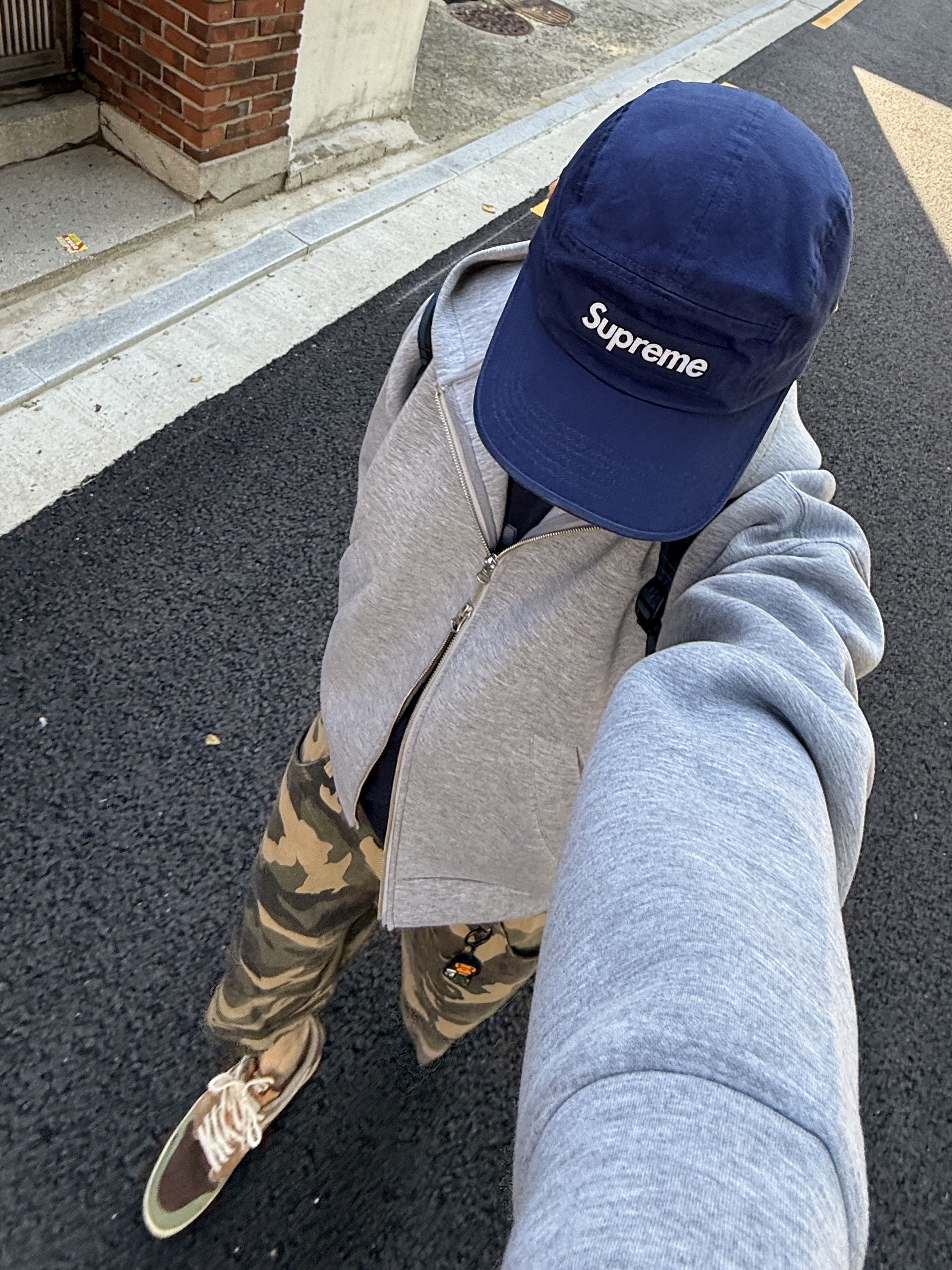 Jordan 1 x Zion Williamson Retro Low OG Flax and Oil Green, SLOW RECORD HOUSE Carpenter Bermuda Wide Camo Pants Vintage Green 착용 스타일 - 6