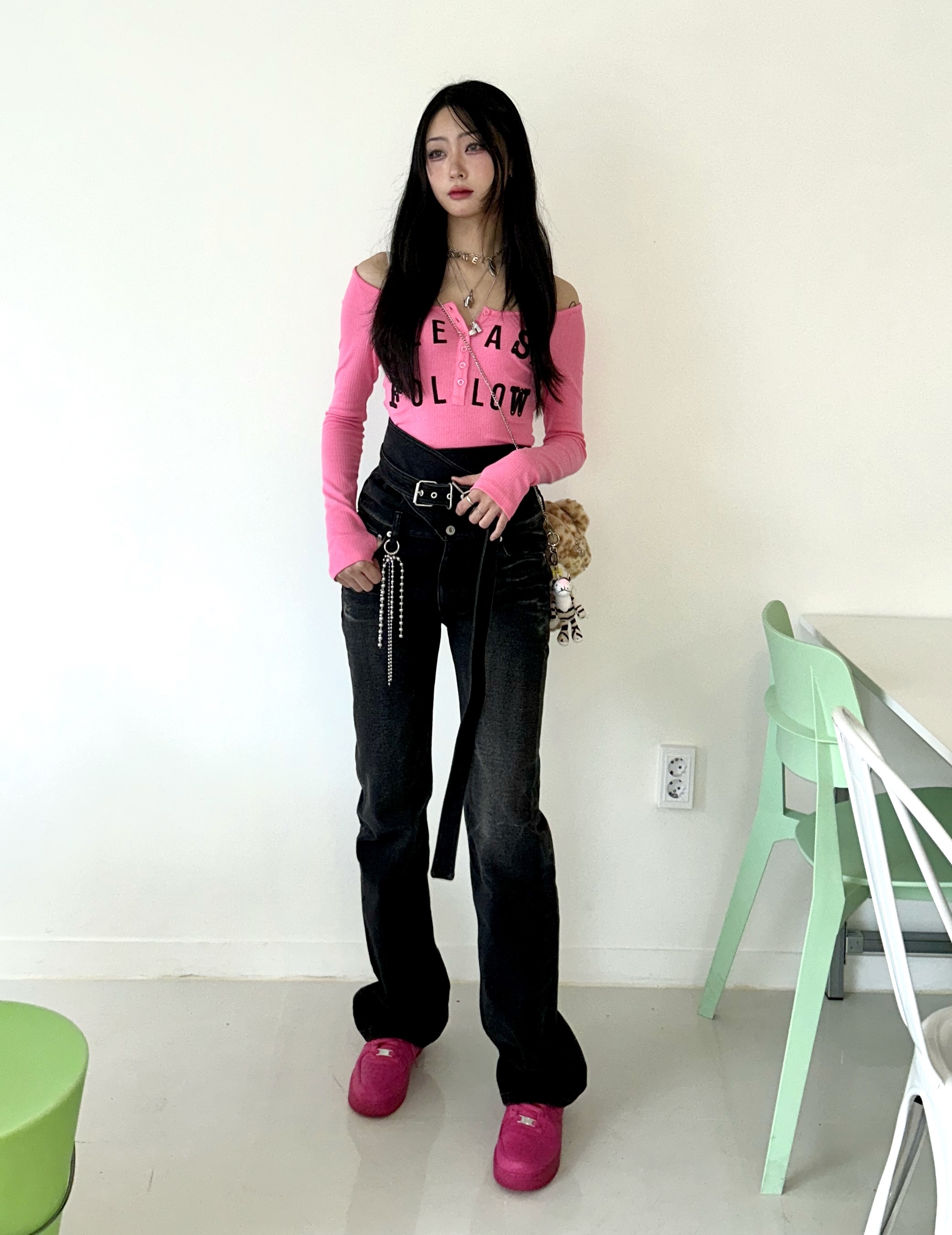 (W) Nike Air Force 1 '07 Fireberry Fierce Pink 착용 스타일 - 2