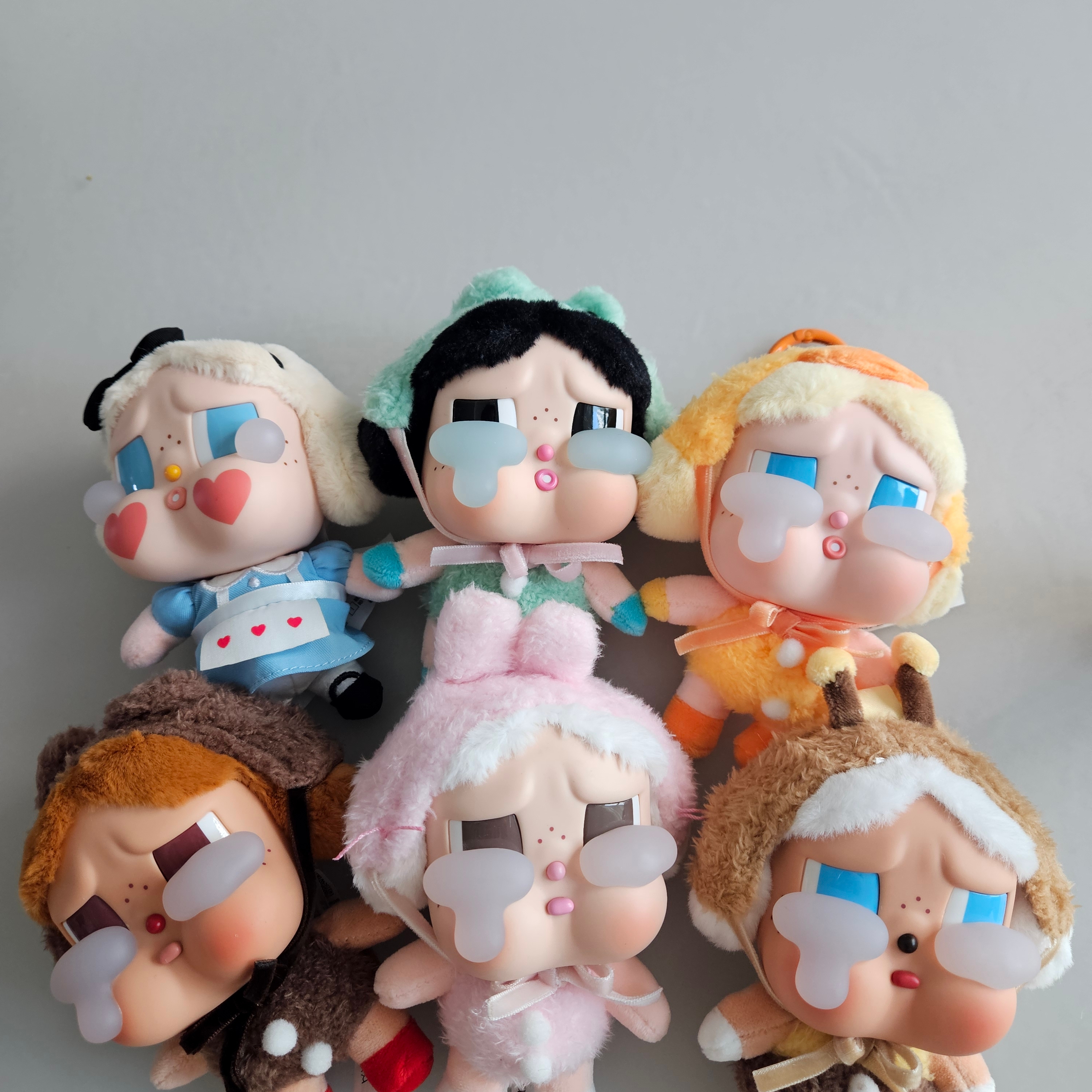 Pop Mart Crybaby Crying Again Series Plush Keyring Sealed Case (6 Blind Boxes) 착용 스타일