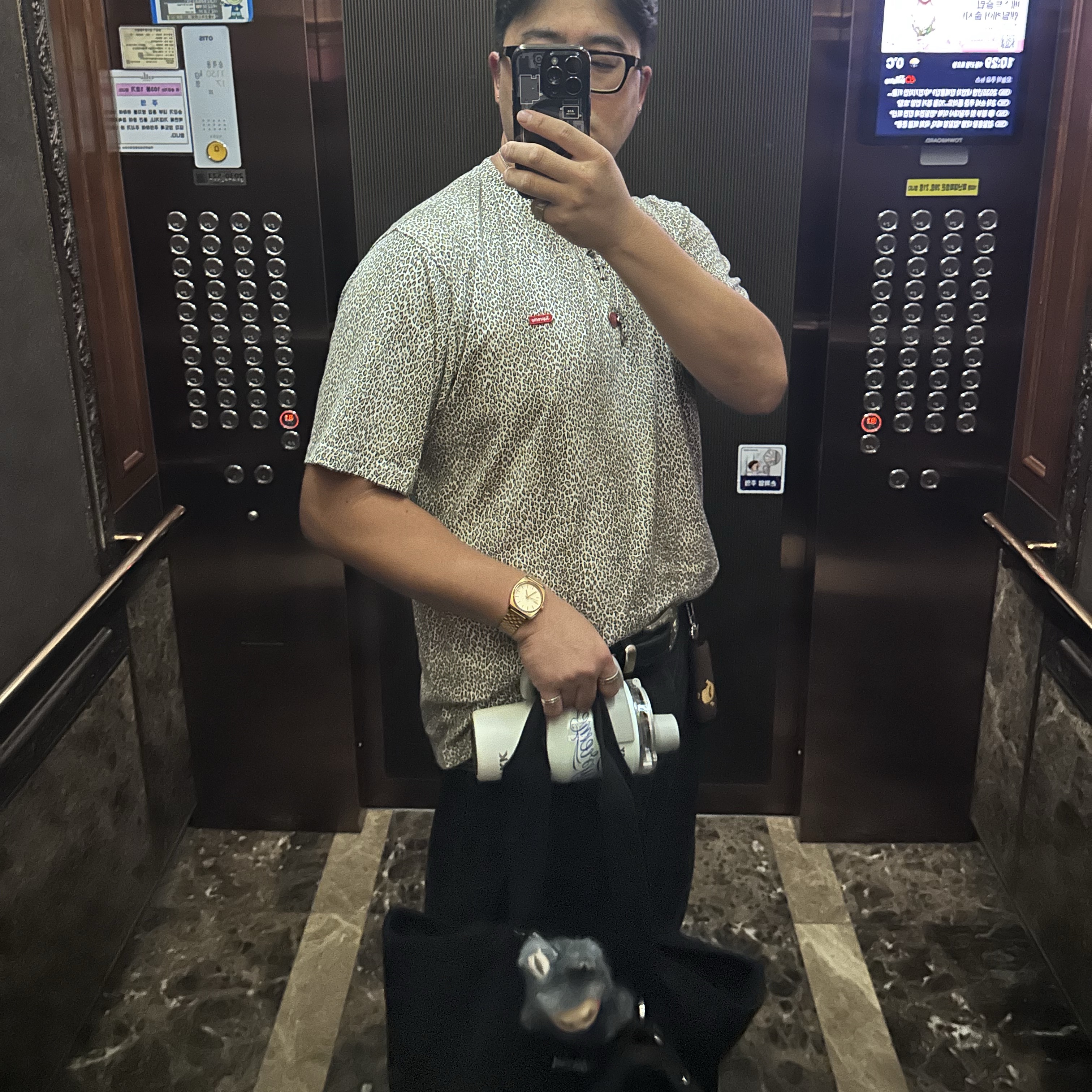 Supreme Small Box T-Shirt Leopard - 25FW, Stussy Canvas Market Tote Black 착용 스타일 - 2