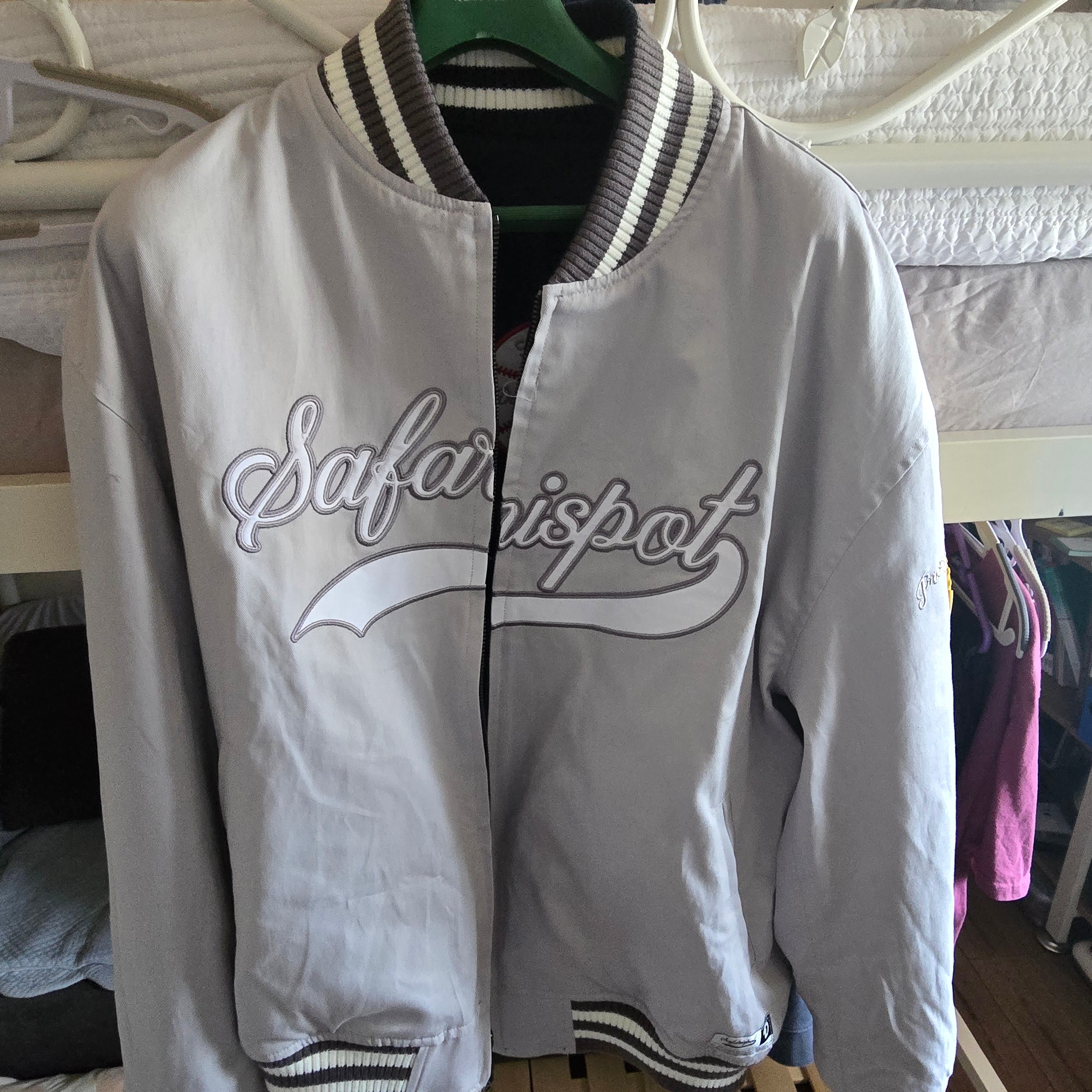 Safarispot X BEARS Reversible Varsity Jacket - Navy / Gray 착용 스타일 - 2