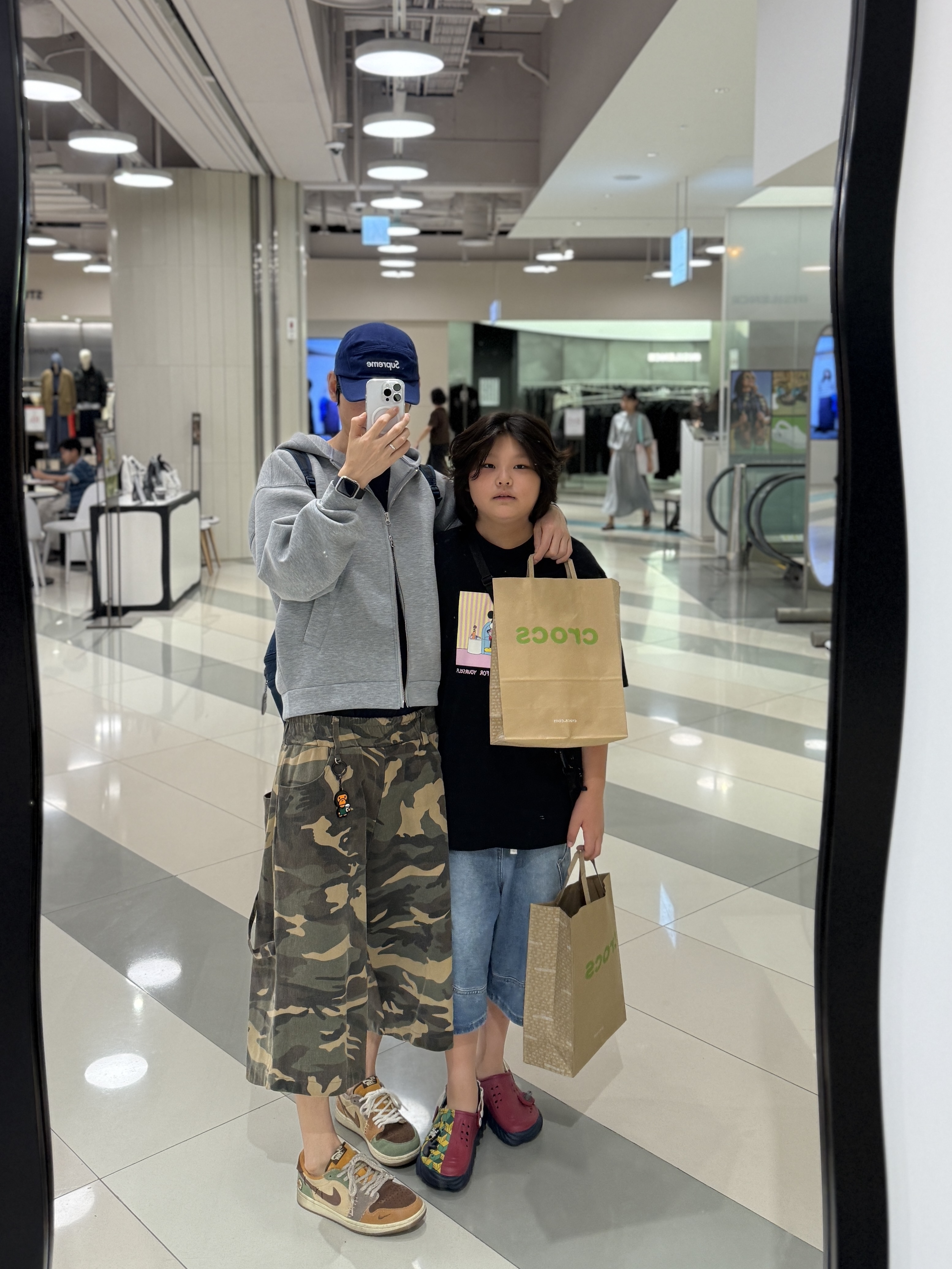 Jordan 1 x Zion Williamson Retro Low OG Flax and Oil Green, Crocs x Demon Slayer Giyu Echo Clog Multi 착용 스타일 - 3