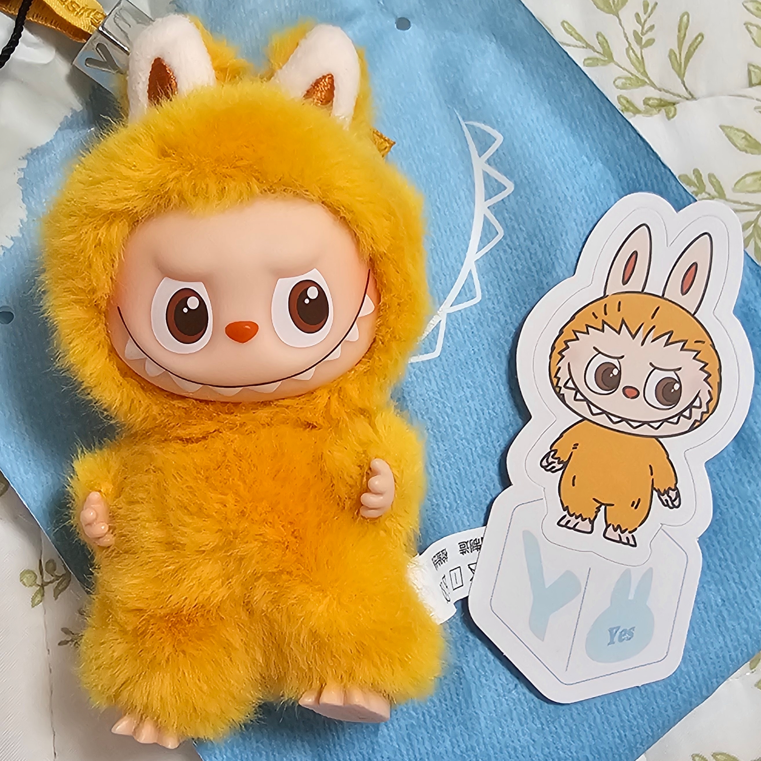 Pop Mart Labubu The Monsters Pin For Love Series Vinyl Plush Pendant (N-Z) Y (Opened Case) 착용 스타일