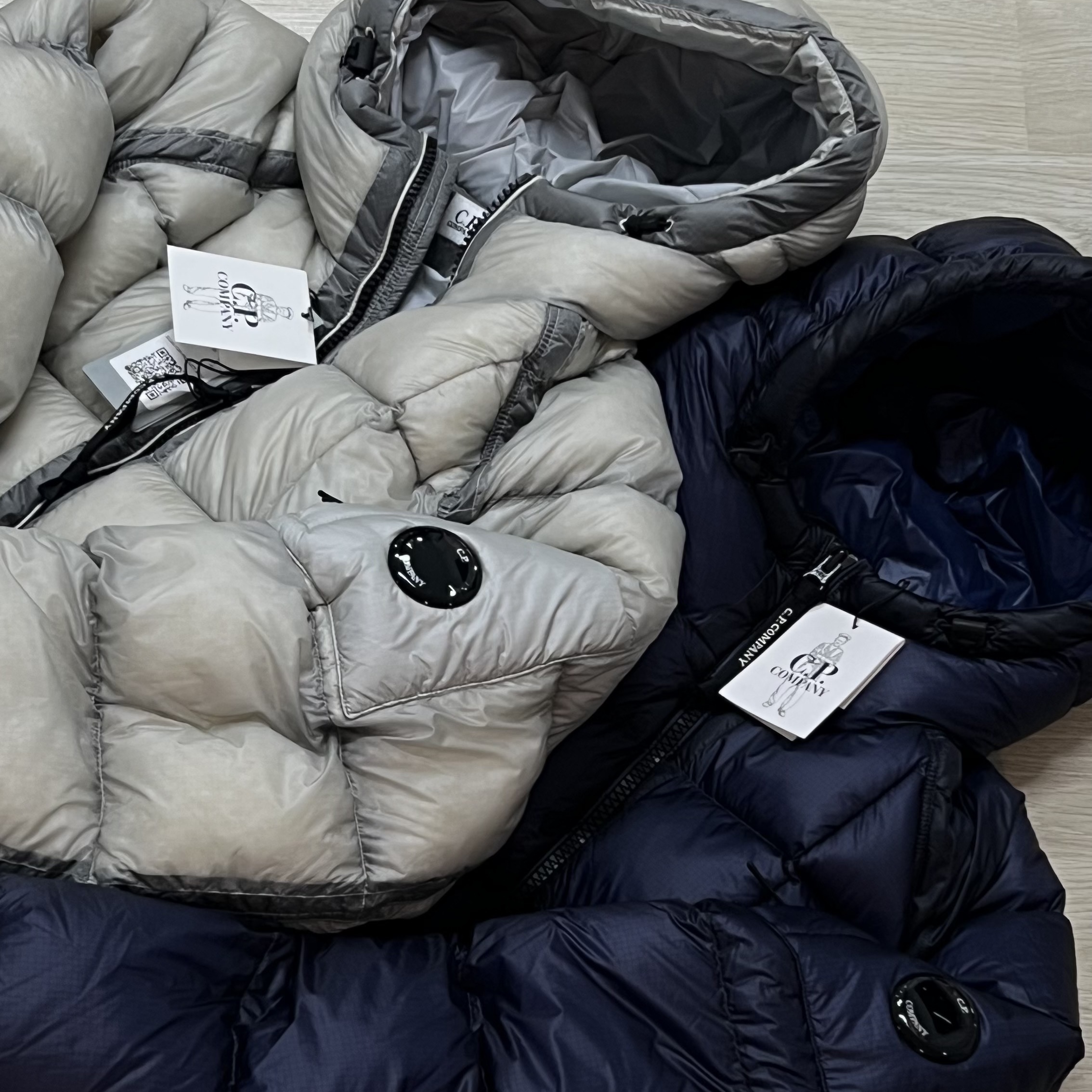 C.P. Company D.D. Shell Hooded Medium Down Jacket Estate Blue - 24FW 착용 스타일