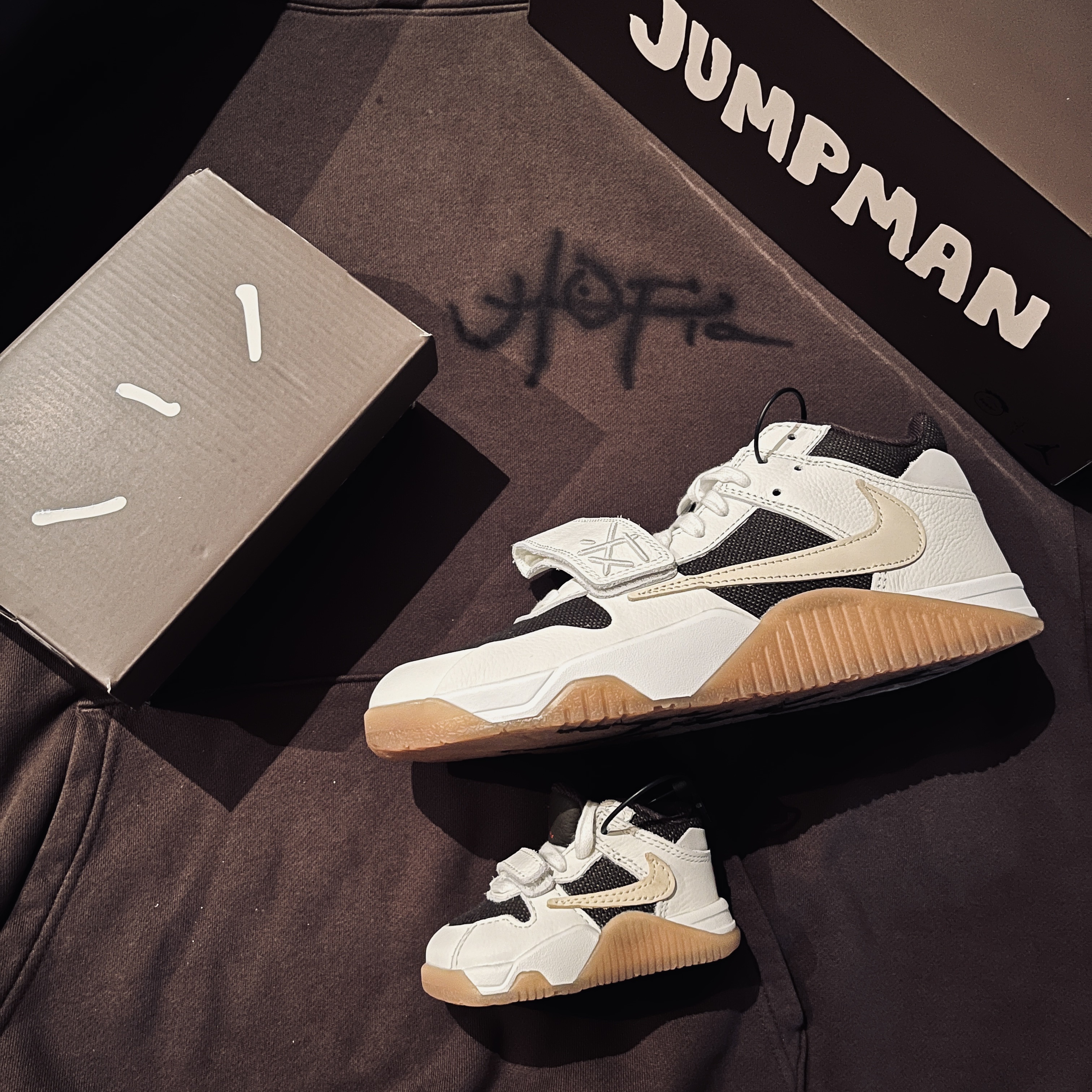 Jordan x Travis Scott Jumpman Jack TR Sail and Dark Mocha, (TD) Jordan x Travis Scott Jumpman Jack TR Sail and Dark Mocha 착용 스타일