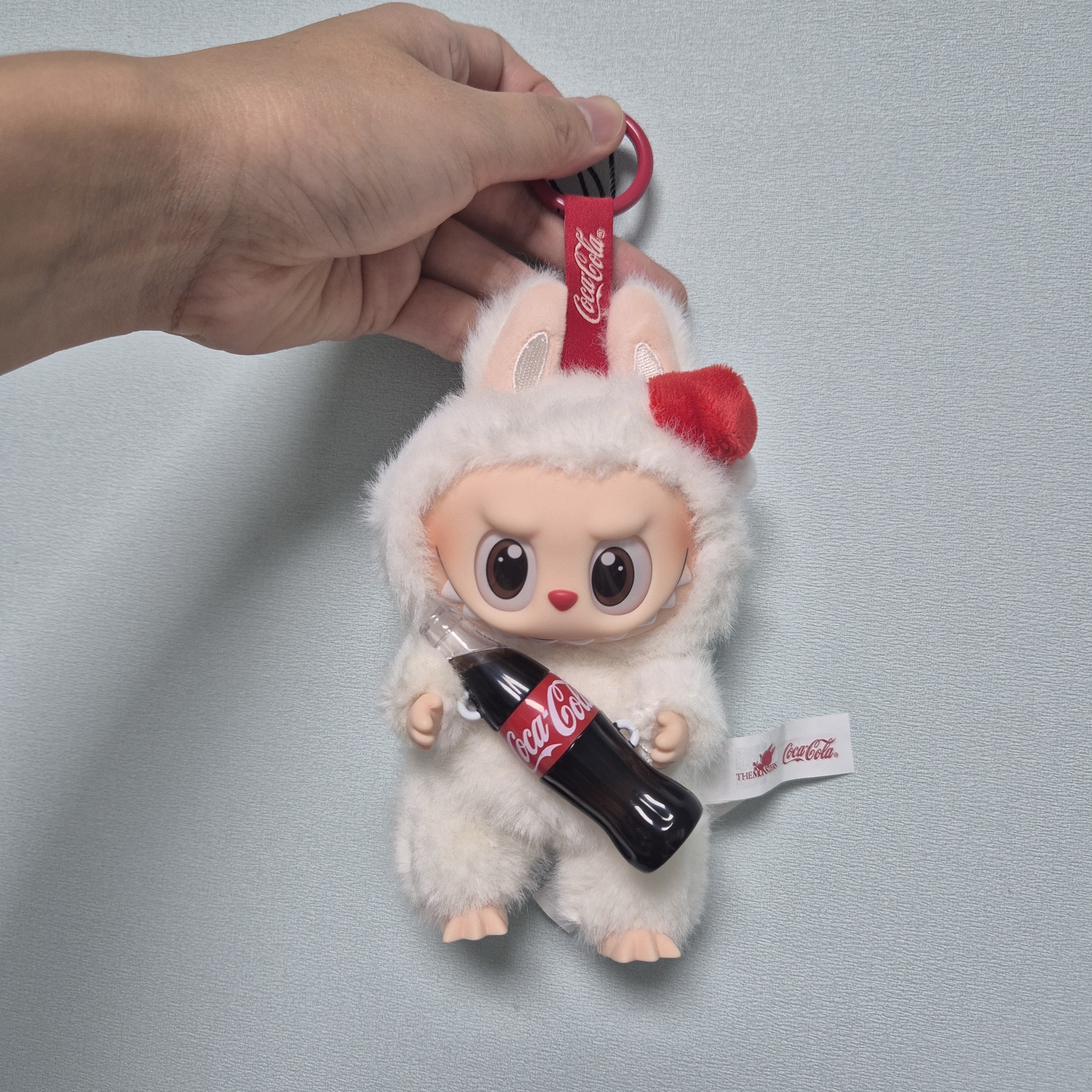 Pop Mart Labubu Coca Cola Series Surprise Shake Keyring (Opened Case) 착용 스타일