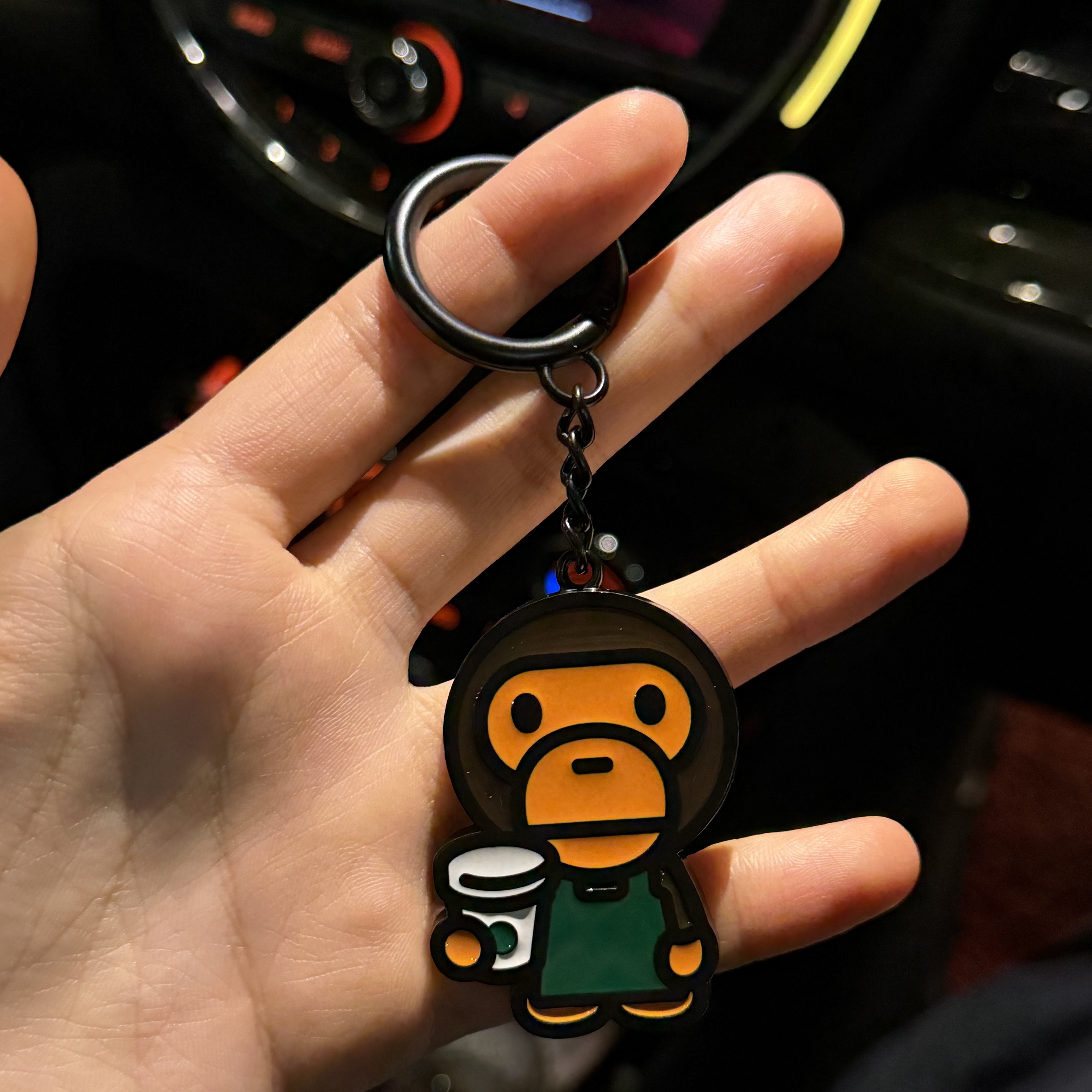 Starbucks x BAPE Baby Milo Keychain 착용 스타일