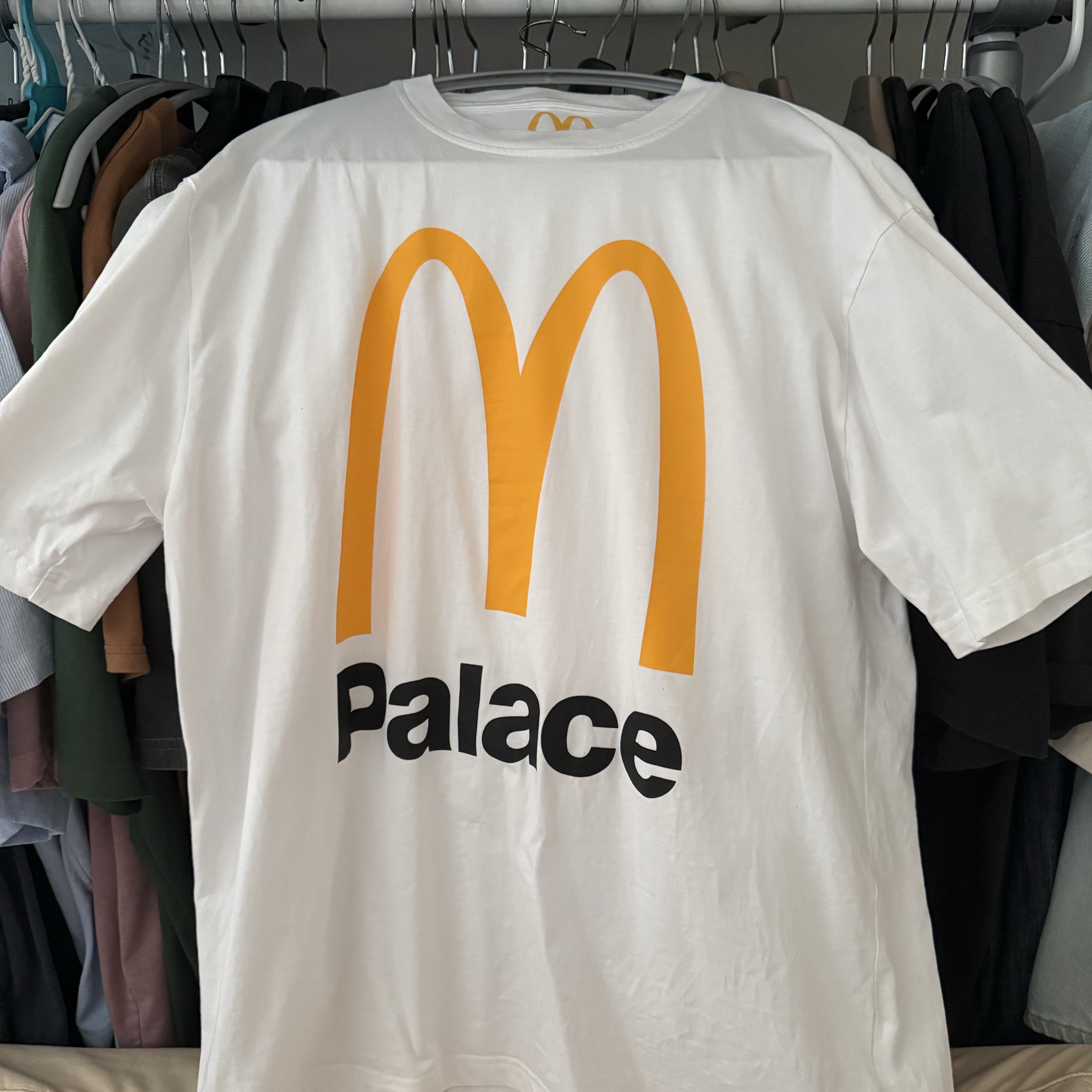 Palace x McDonald's Logo T-Shirt White - 23FW 착용 스타일