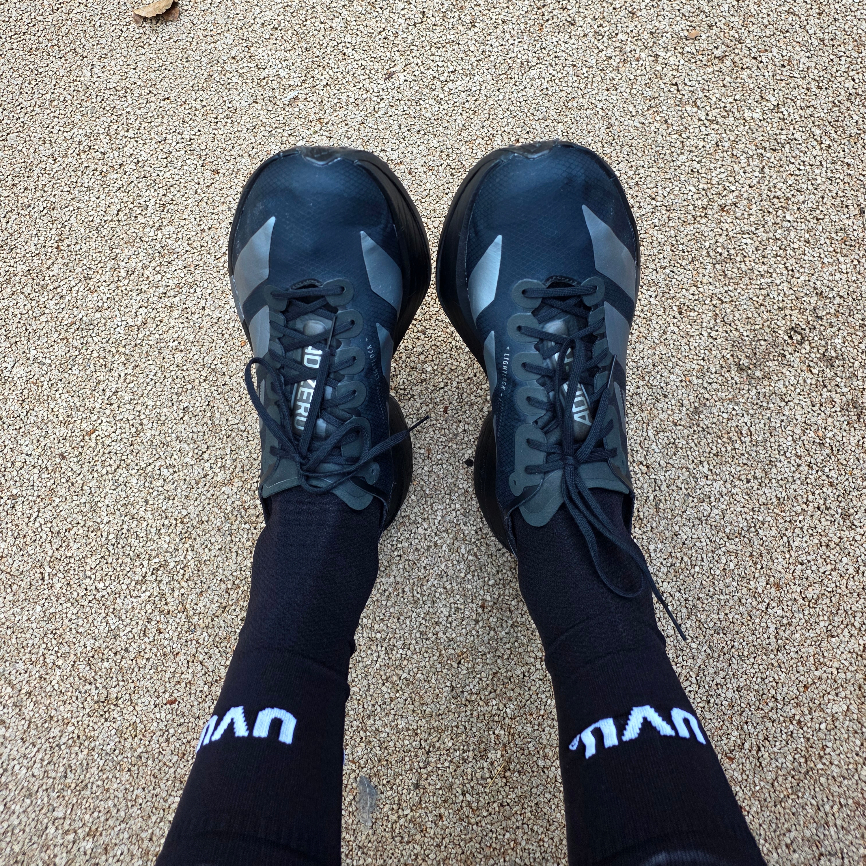 UVU Running Sock Black 착용 스타일