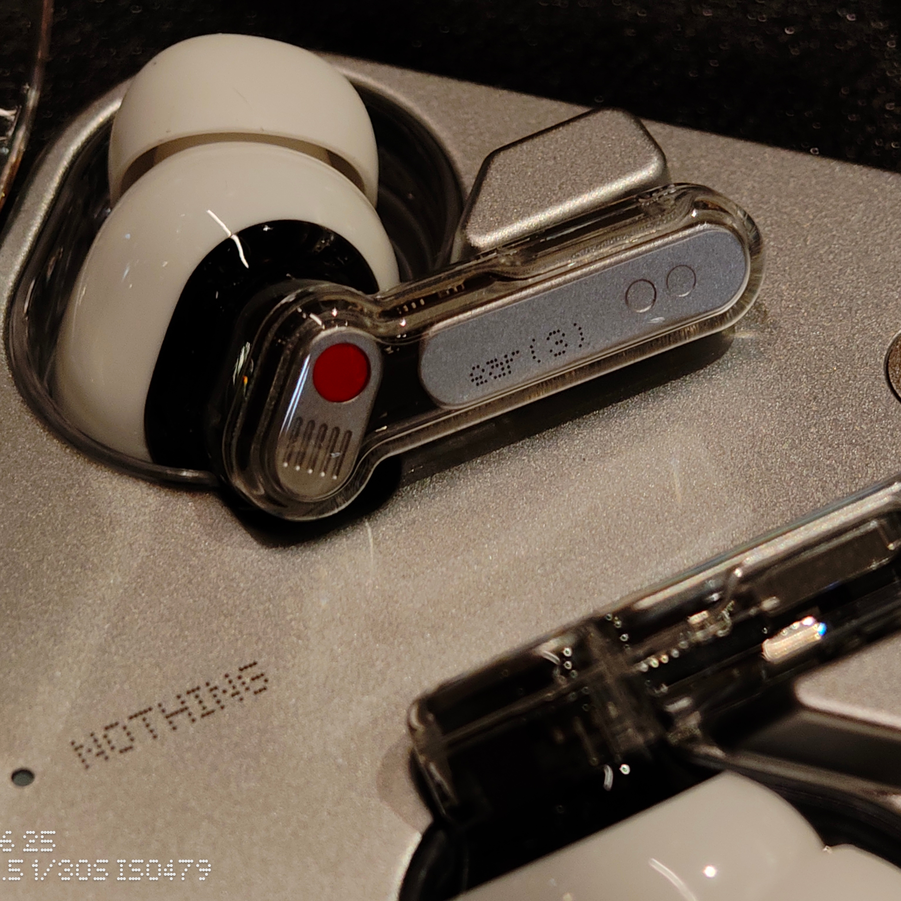 Nothing Ear (3) White 착용 스타일 - 4