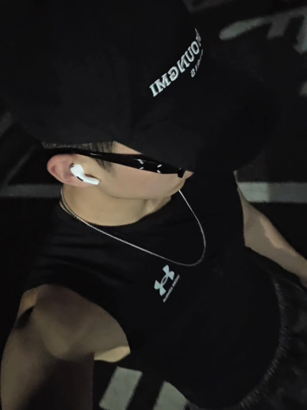 Gentle Monster x Maison Margiela MM114 Black Clear, Chrome Hearts Silichrome CH Cross Pendant Black 2022/2023/2025 착용 스타일