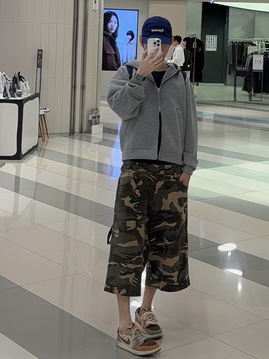 Jordan 1 x Zion Williamson Retro Low OG Flax and Oil Green, SLOW RECORD HOUSE Carpenter Bermuda Wide Camo Pants Vintage Green 착용 스타일 - 3