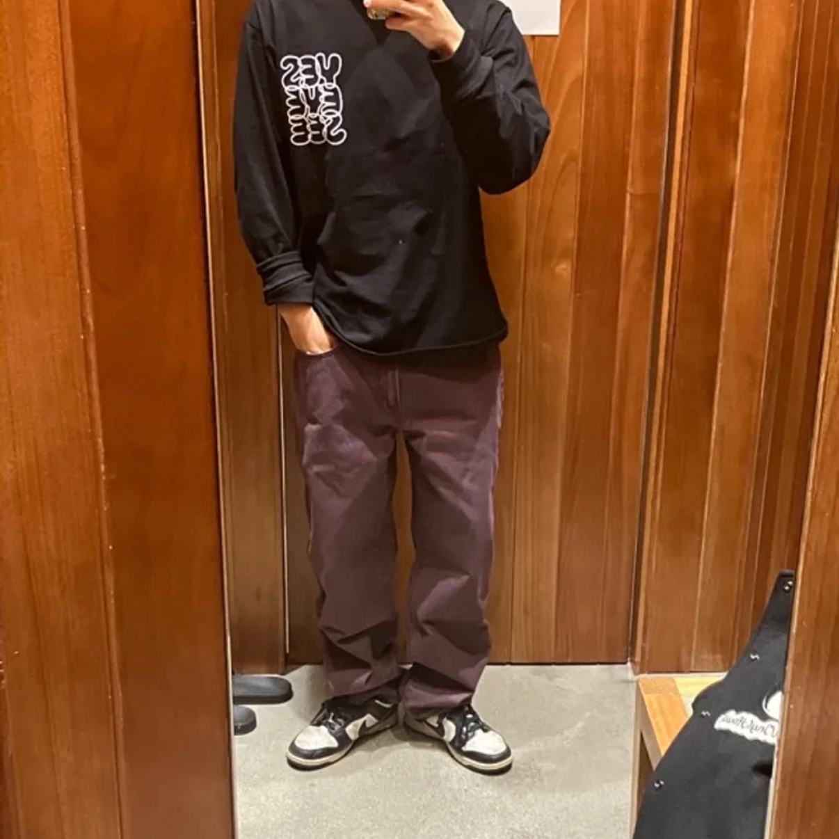 YESEYESEE C-Logo L/S Black 착용 스타일
