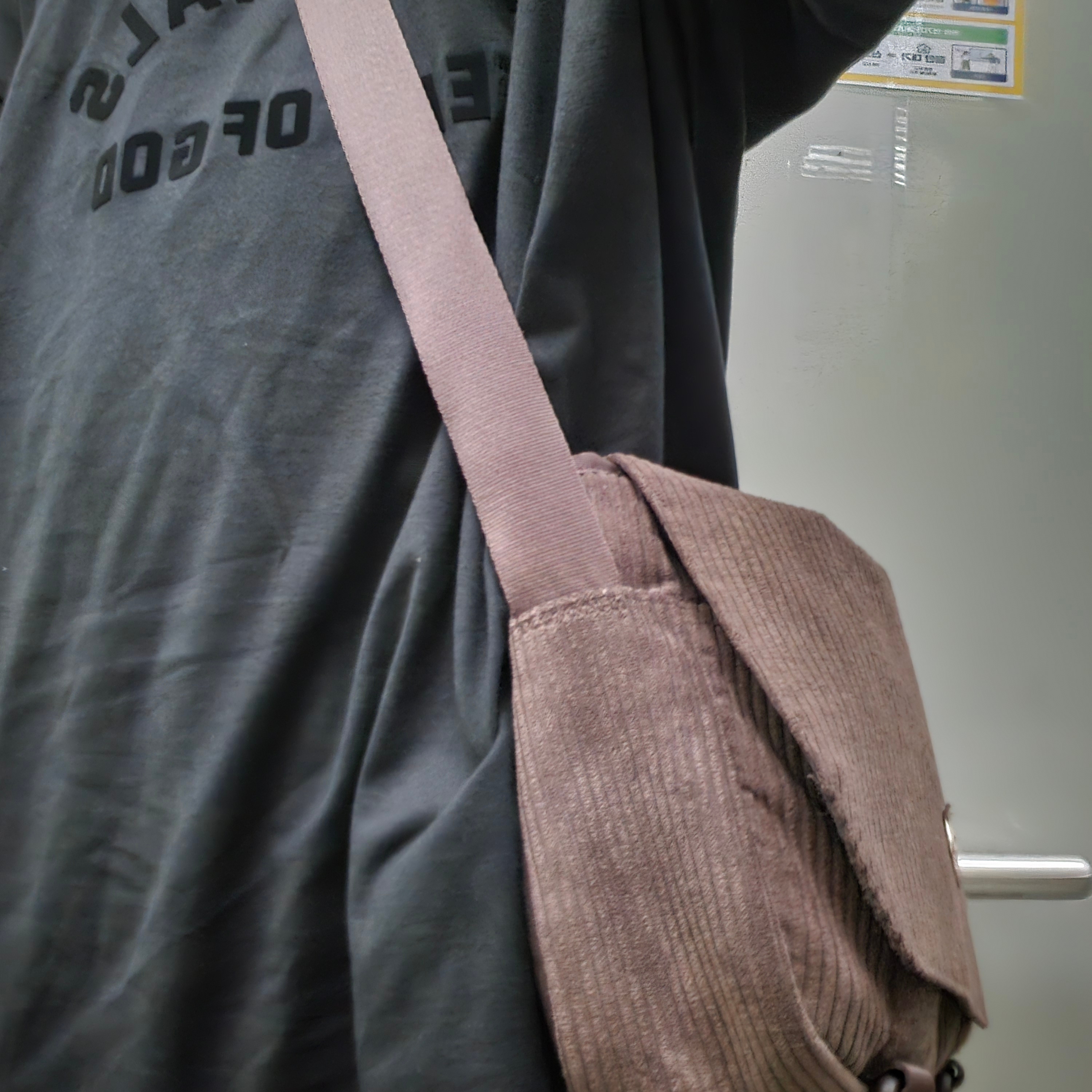 Adidas NEXT+ Corduroy Messenger Bag Shadow Brown 착용 스타일