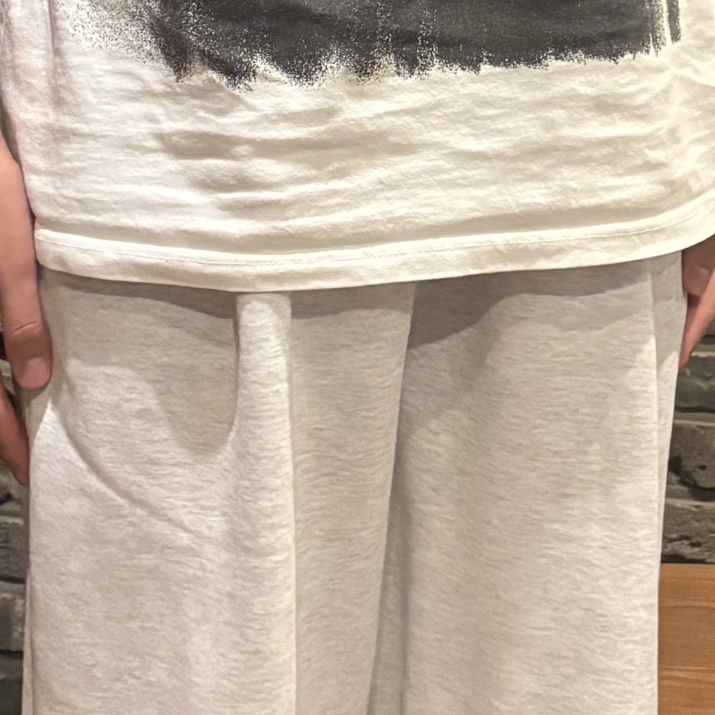 Knitted Curved Training Pants Melange White 착용 스타일