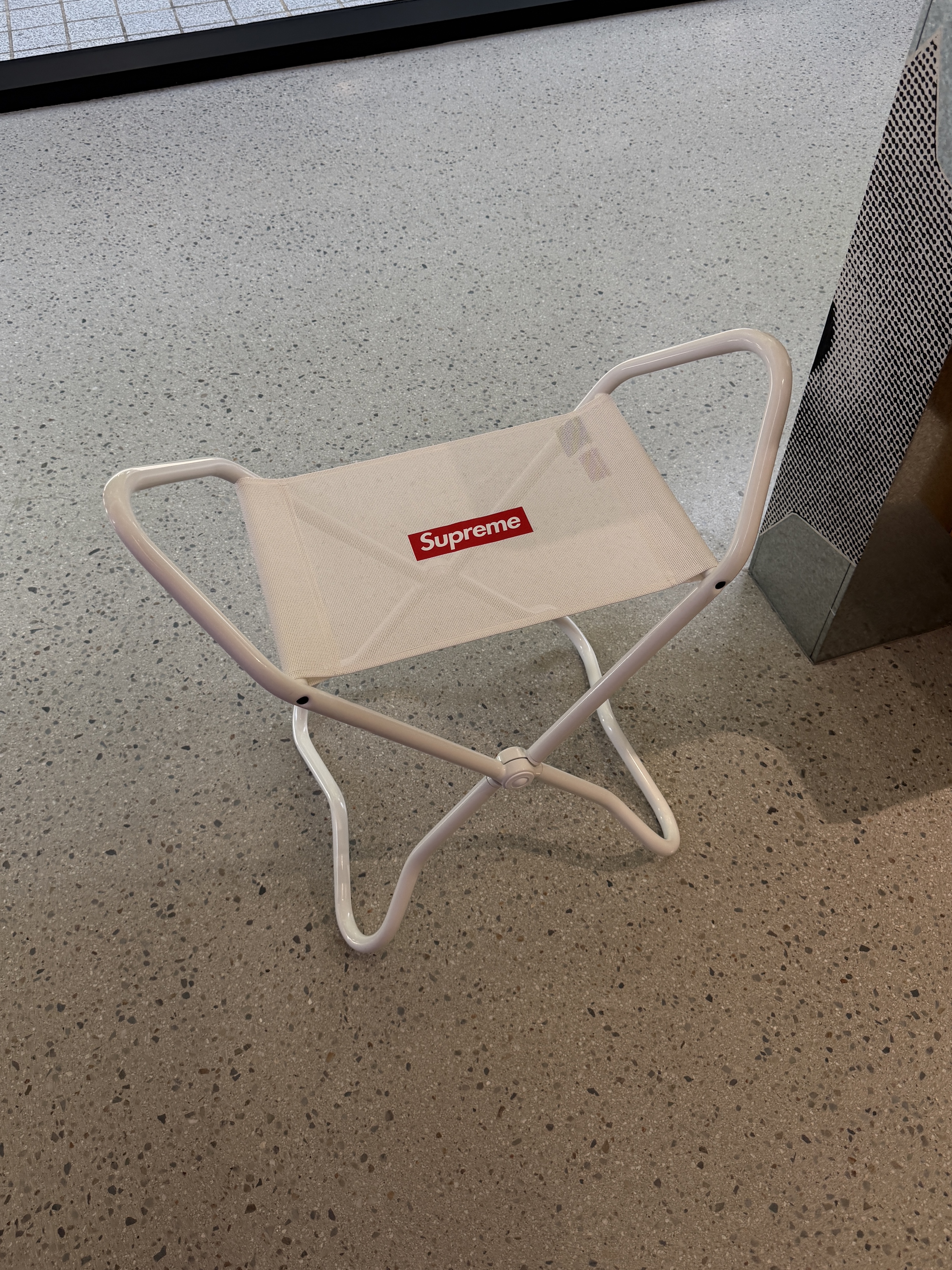 Supreme x Lectus New York Stool White - 25FW 착용 스타일 - 2