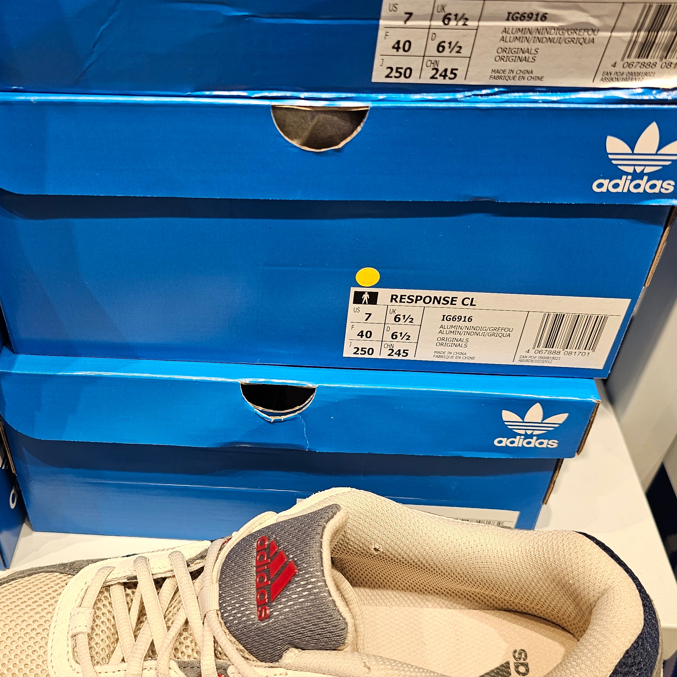 Adidas Response CL Alumina Night Indigo 착용 스타일