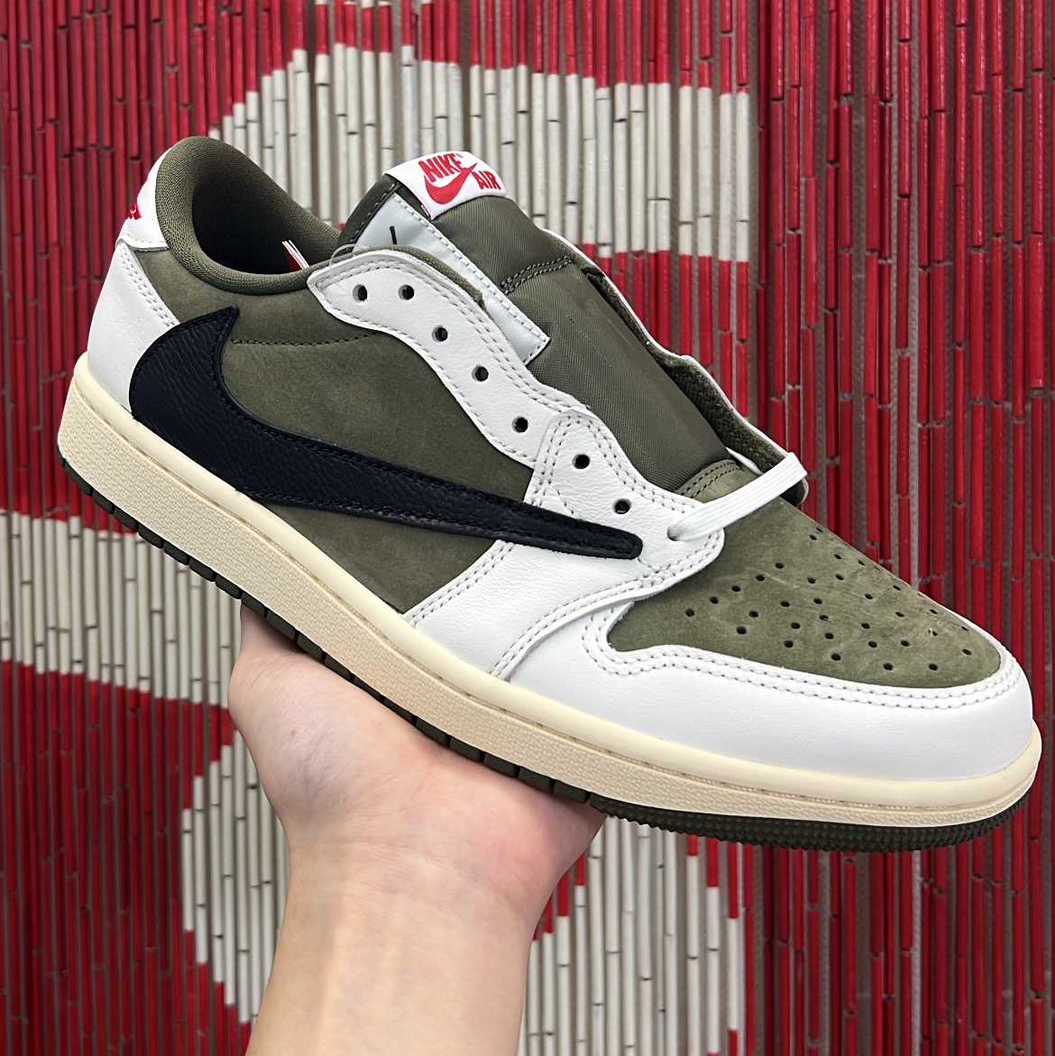 Jordan 1 x Travis Scott Retro Low OG SP Reverse Olive 착용 스타일