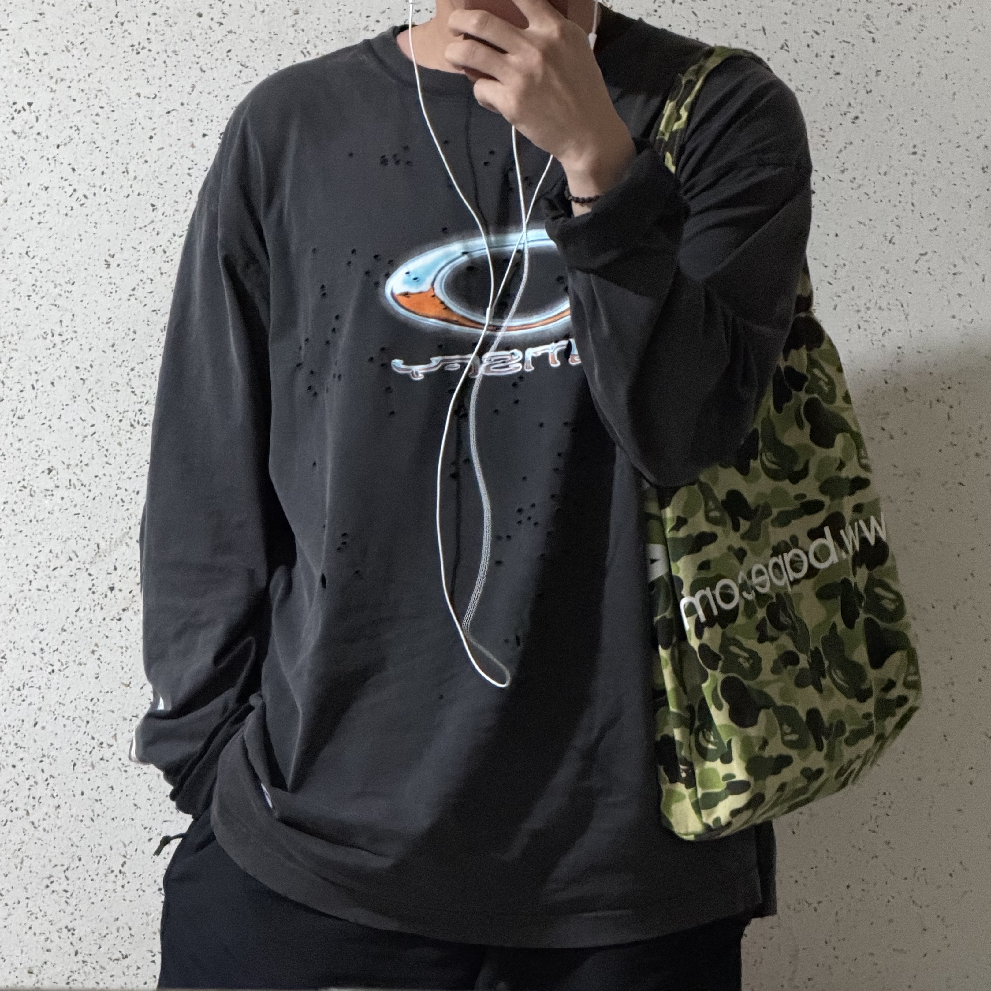 Oakley x Satisfy Mothtech Long T-Shirt Aged Black 착용 스타일 - 1