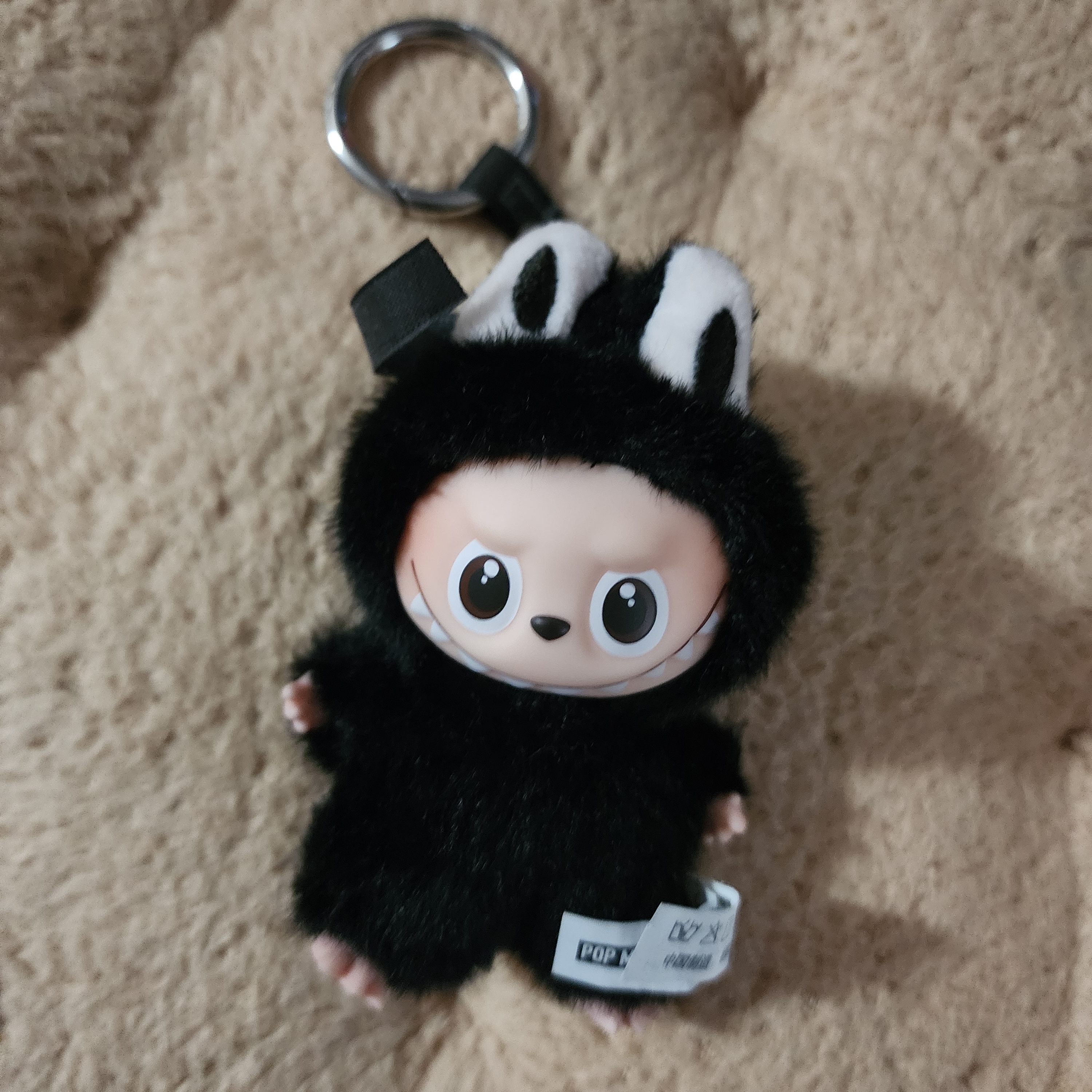 Pop Mart Labubu The Monsters Pin For Love Series Vinyl Plush Pendant (N-Z) R (Opened Case) 착용 스타일