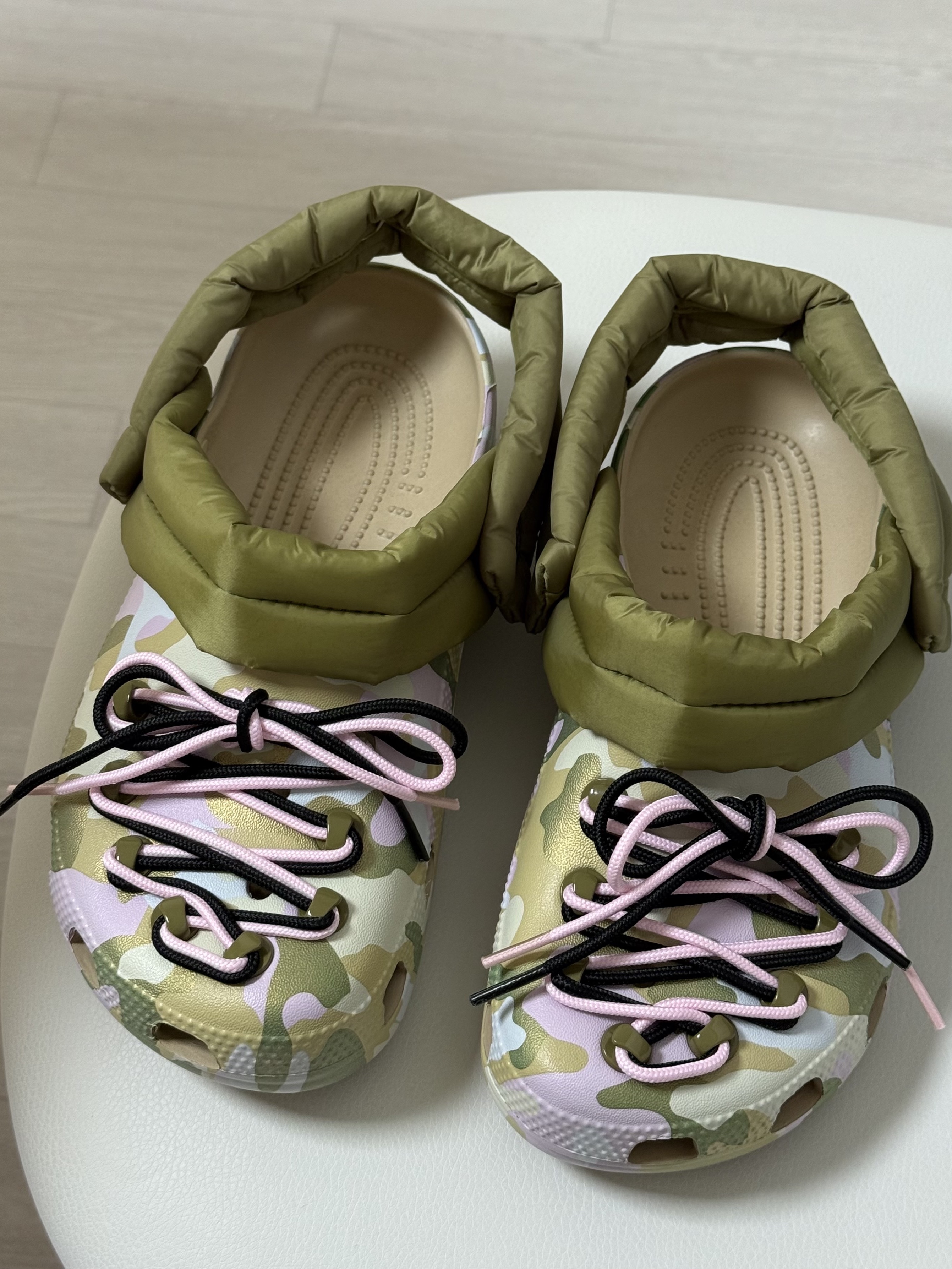 Crocs x Casestudy Classic Clog Multi 착용 스타일