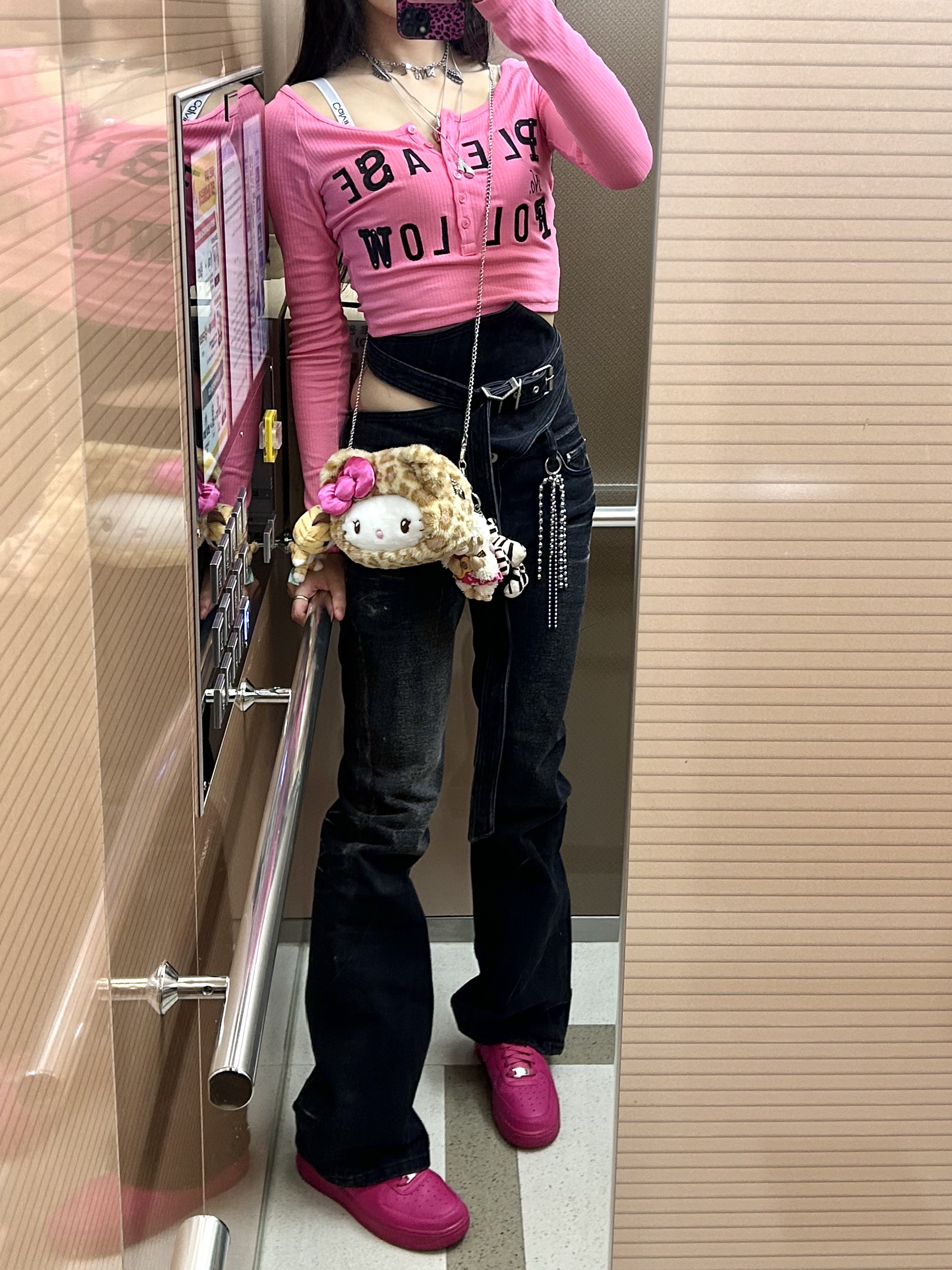(W) Nike Air Force 1 '07 Fireberry Fierce Pink 착용 스타일 - 3