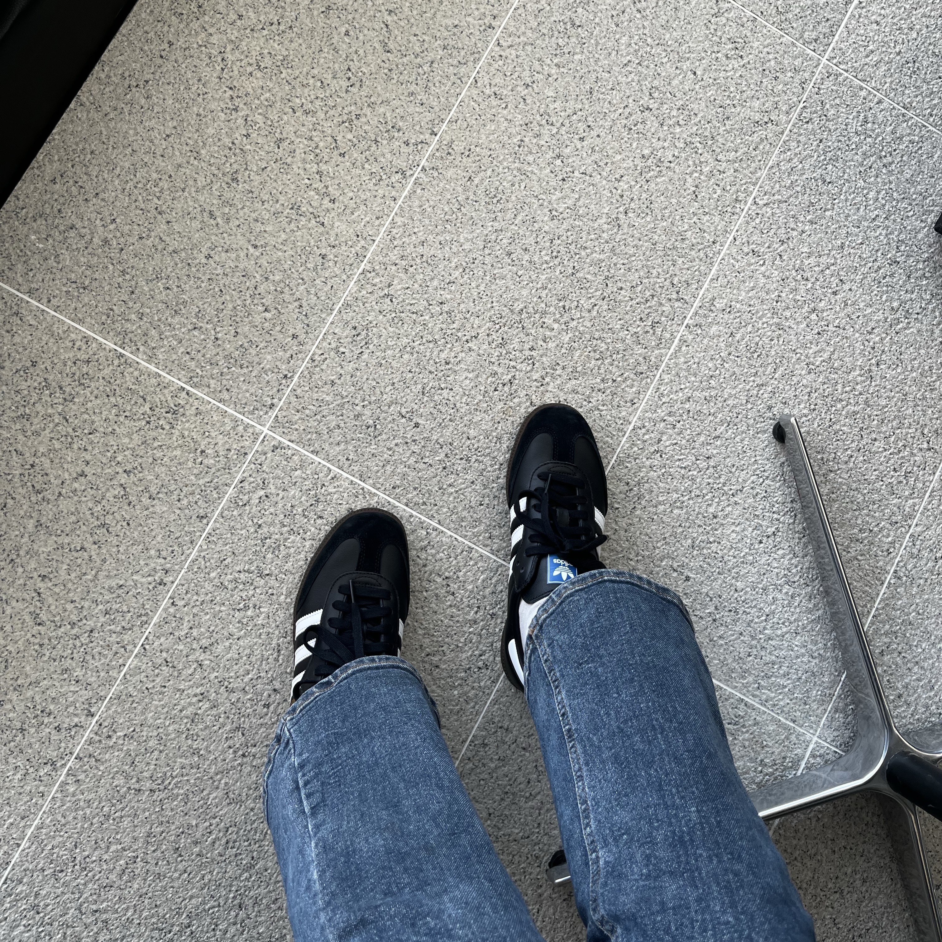 Adidas Samba OG Black White Gum 착용 스타일