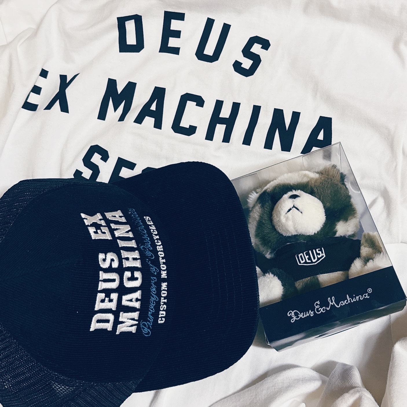 Deus Ex Machina Seoul College Long Sleeve T-Shirt White 착용 스타일