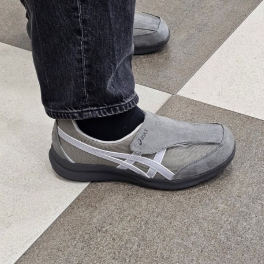 Asics Life Walker 010 Grey - 3E Wide 착용 스타일