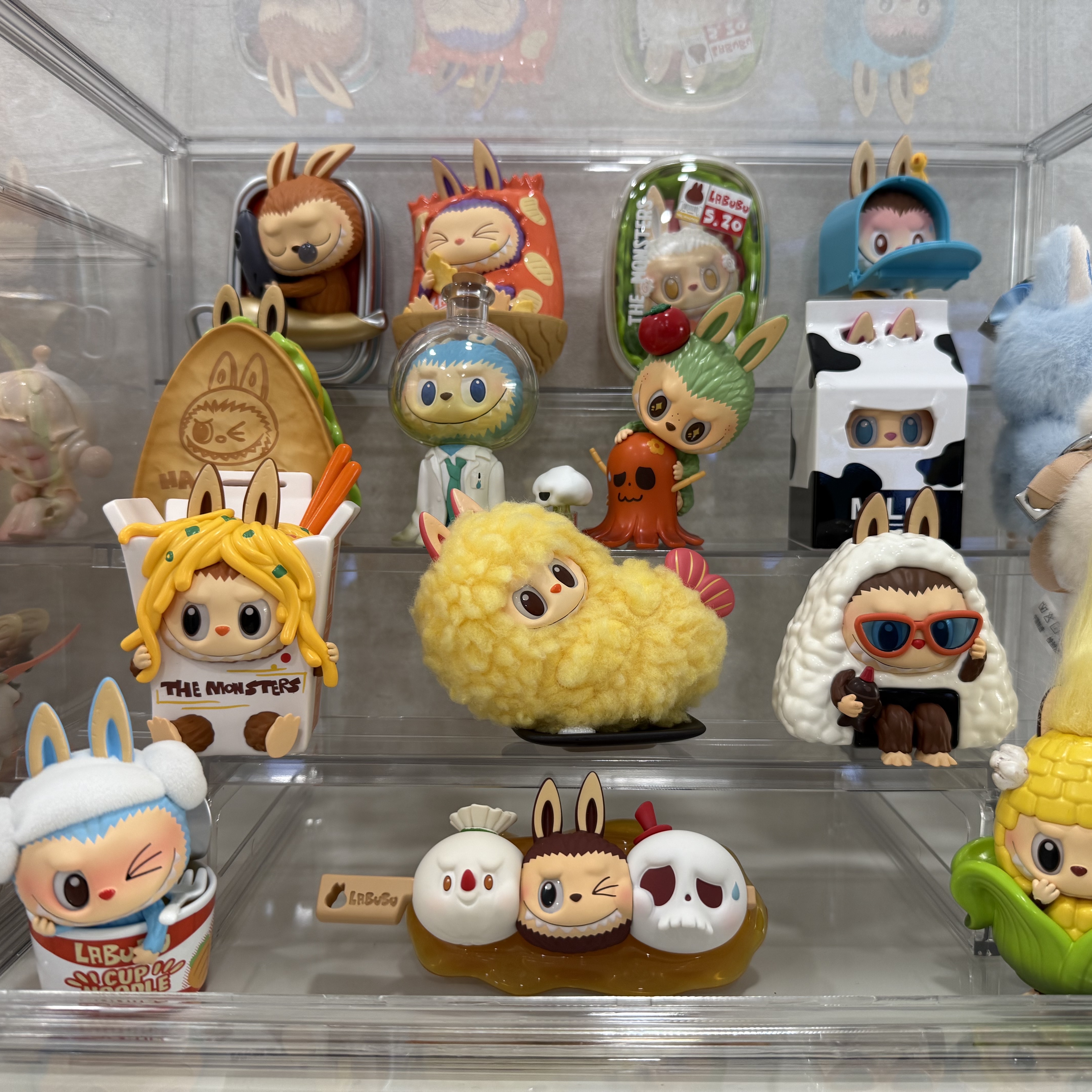 Pop Mart Labubu The Monsters Wacky Mart Series Figures Milk (Opened Case) 착용 스타일