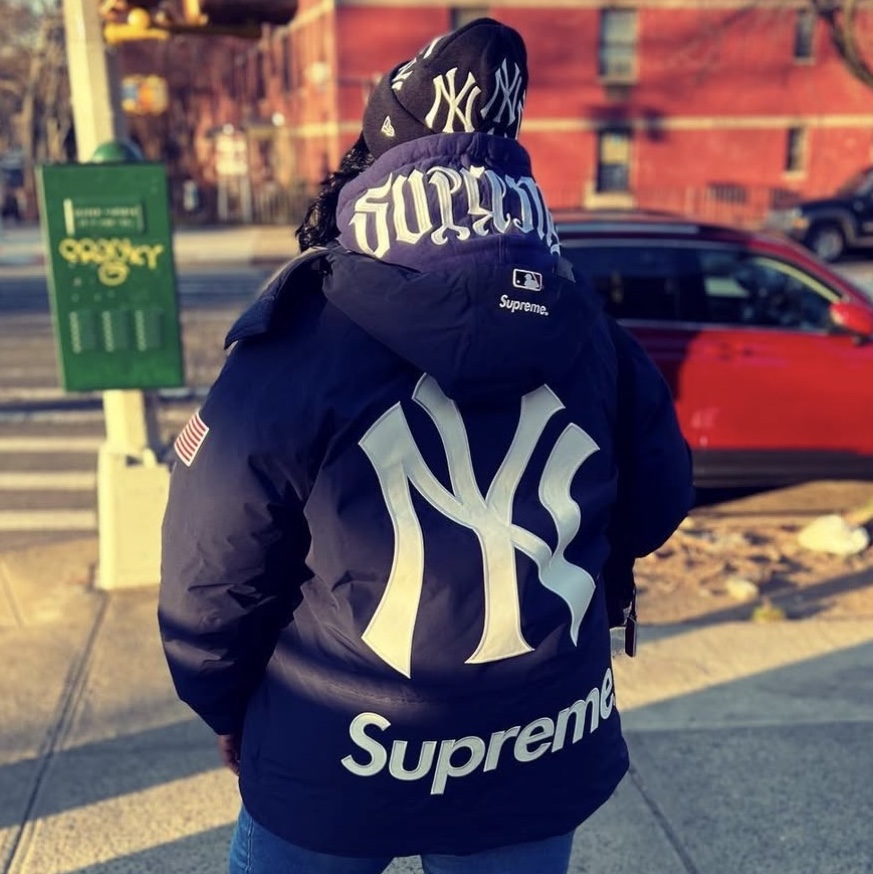 Supreme x New York Yankees Gore-Tex 700-Fill Down Jacket Navy - 21FW 착용 스타일