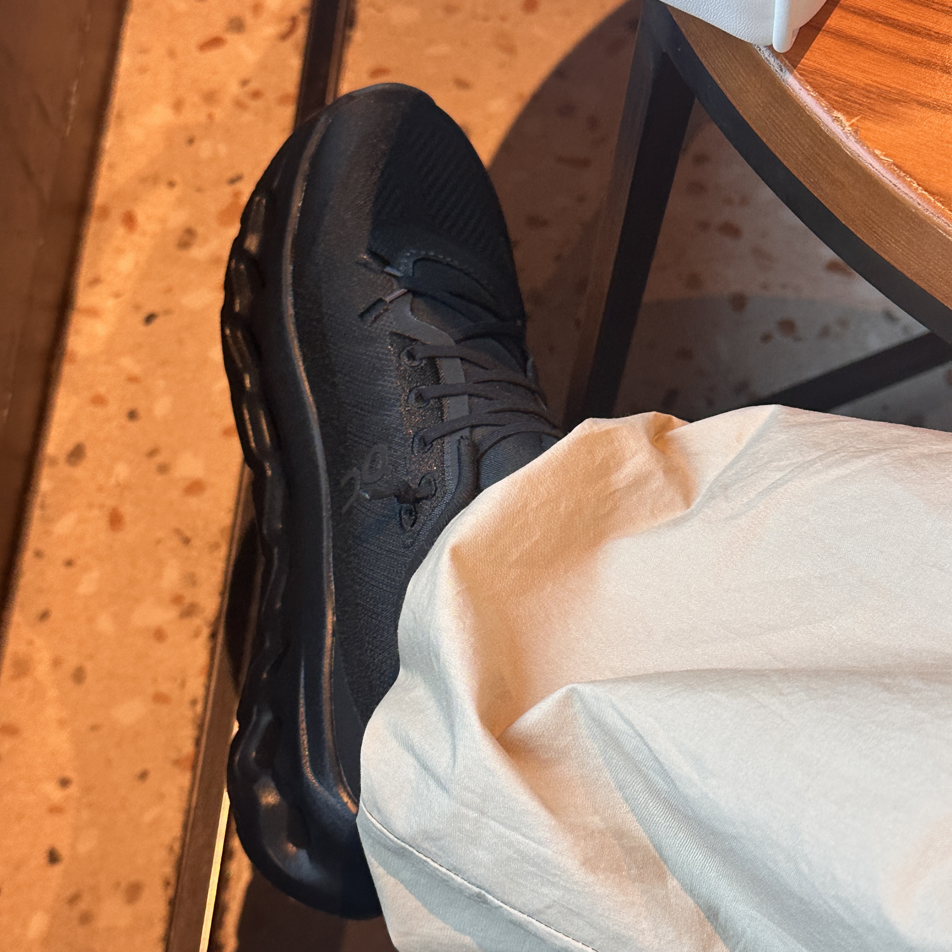 (W) On Running Cloudtilt Eclipse Black 착용 스타일 - 2