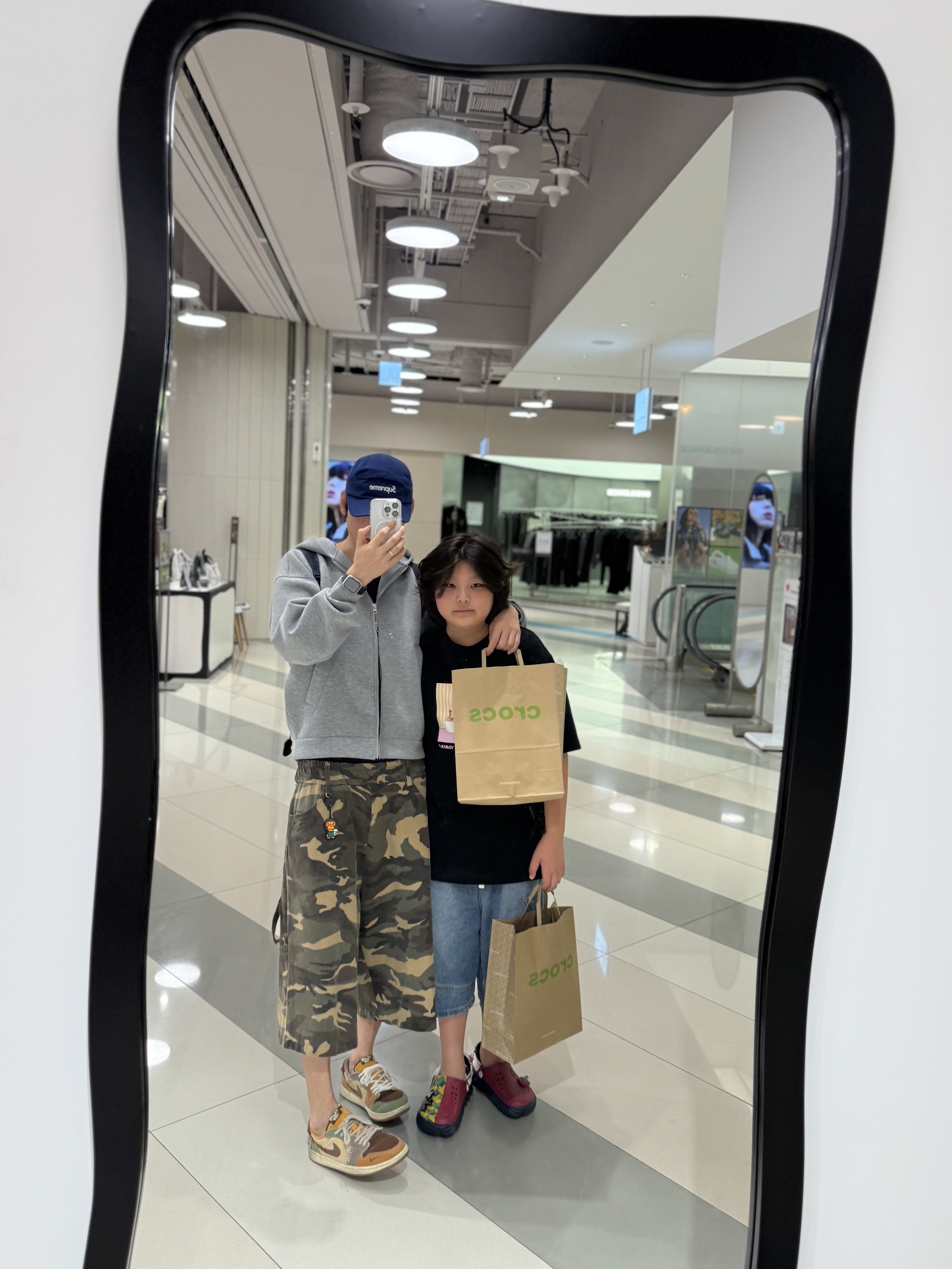 Jordan 1 x Zion Williamson Retro Low OG Flax and Oil Green, Crocs x Demon Slayer Giyu Echo Clog Multi 착용 스타일 - 5