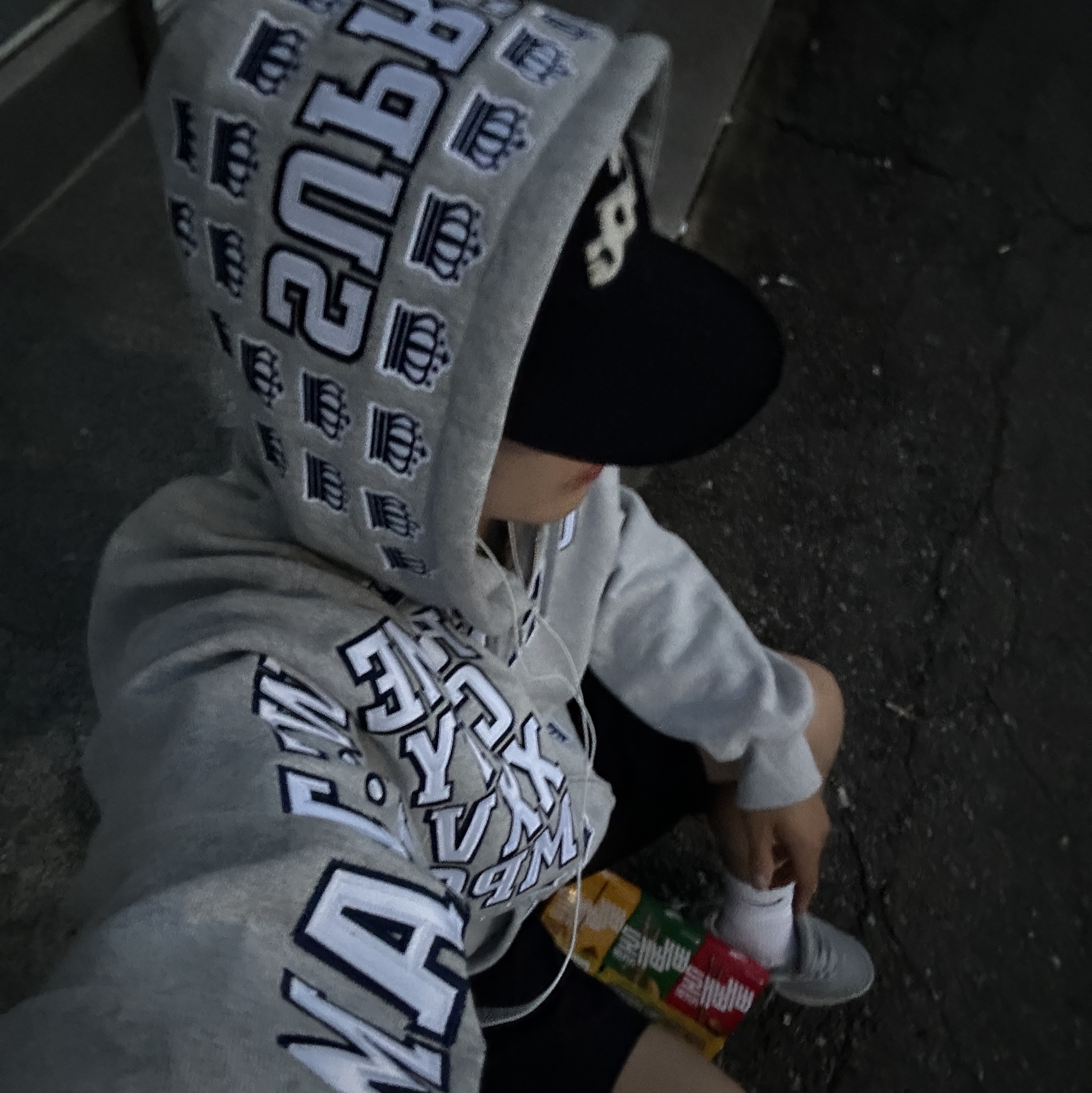 Supreme League Champs Zip Up Hooded Sweatshirt Heather Grey - 25FW, CDG x Ebbets Field Vintage Ball Cap 1 Black 착용 스타일 - 2