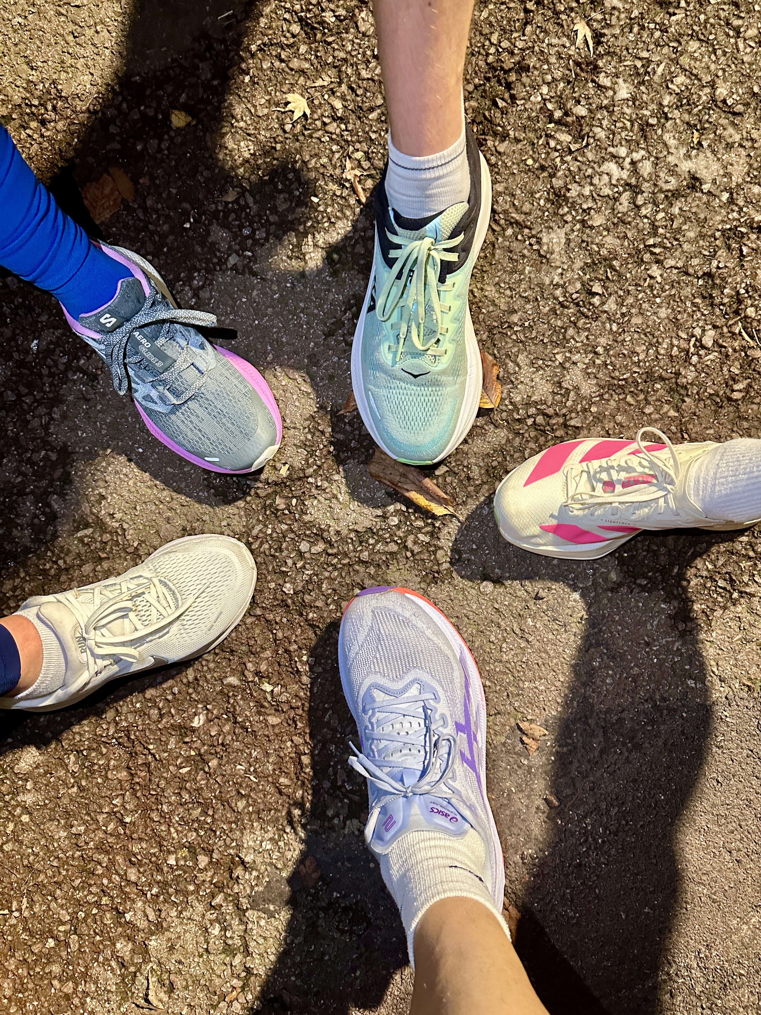 Asics Superblast 2 Blue Fade Edo Purple, (W) Adidas Adizero Adios Pro 4 Off White Lucid Pink 착용 스타일