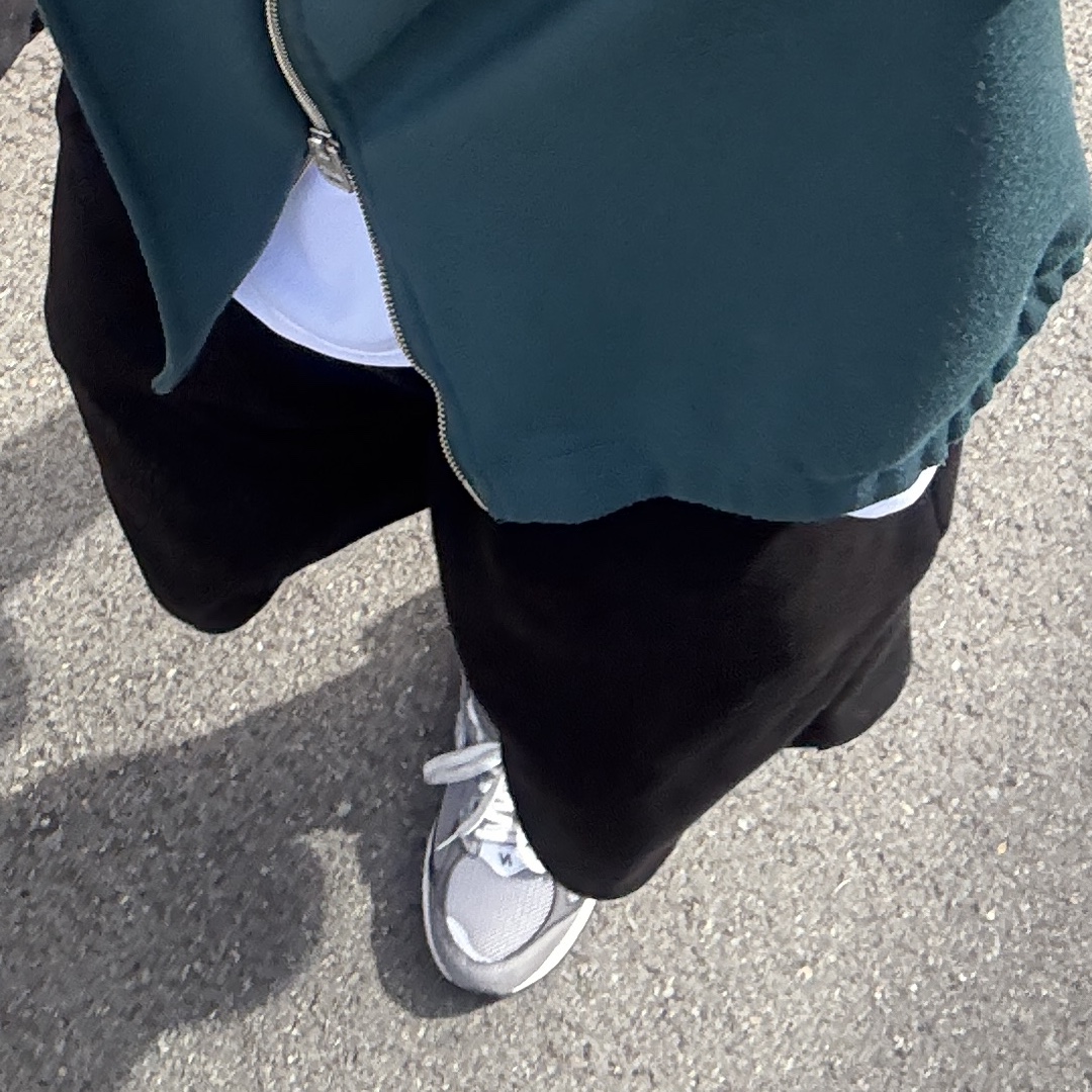 New Balance 2002R Grey 착용 스타일