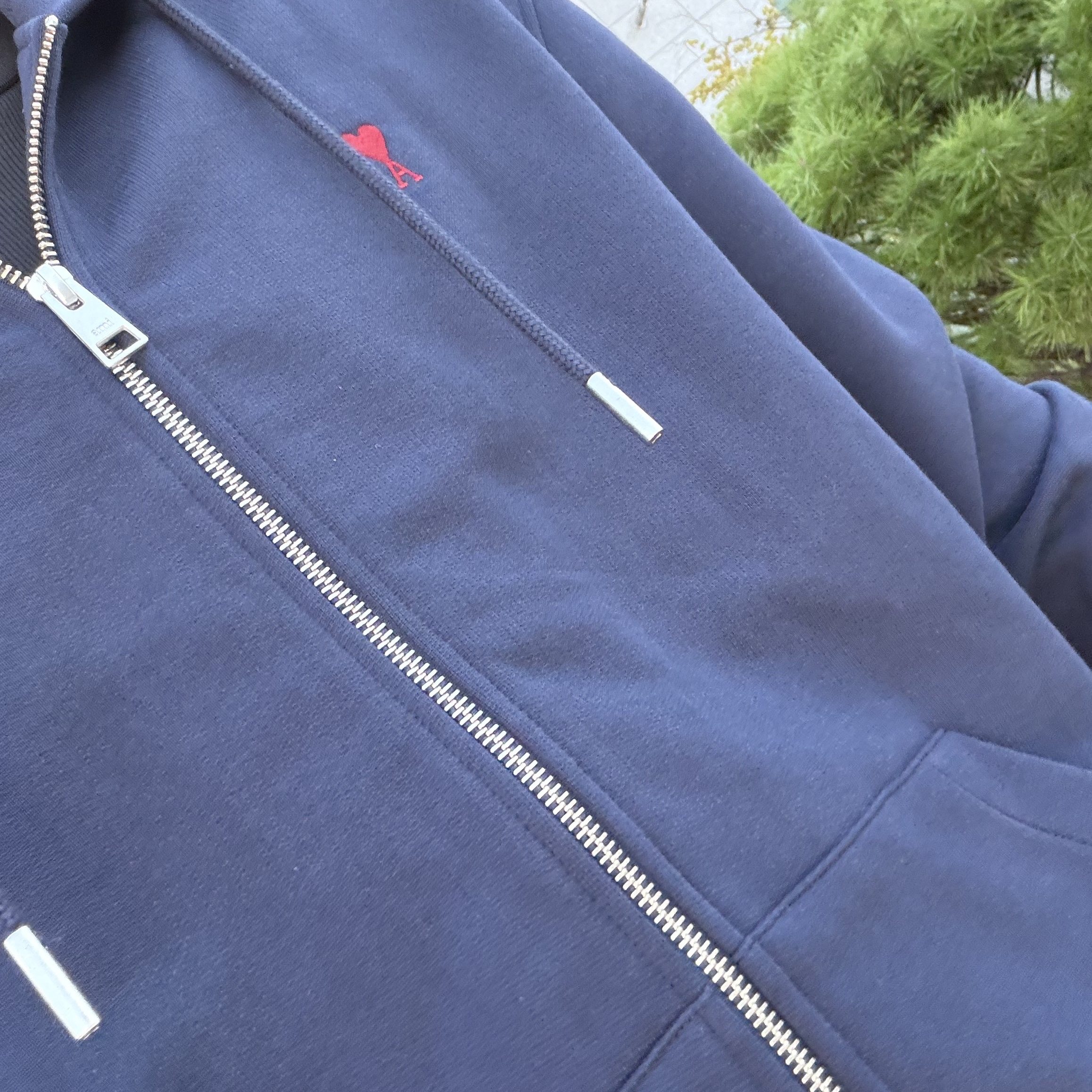 AMI de Coeur Loopback Oragnic Cotton Fleece Zipped Hoodie Night Blue 착용 스타일