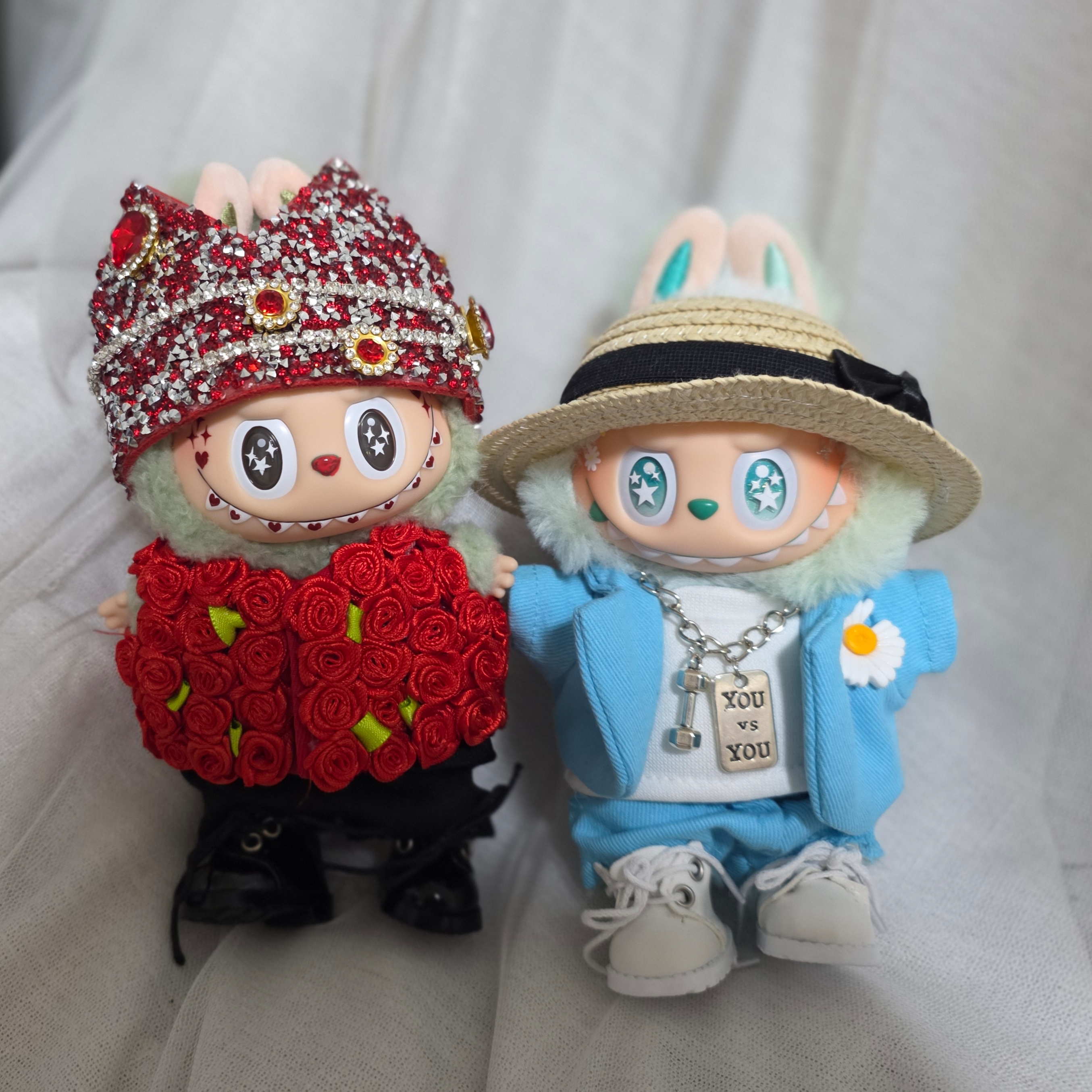 Pop Mart The Monsters Labubu Tasty Macarons Series Sealed Case (1 Blind Box), Pop Mart Labubu The Monsters Highlight Series Sealed Case (6 Blind Boxes) 착용 스타일