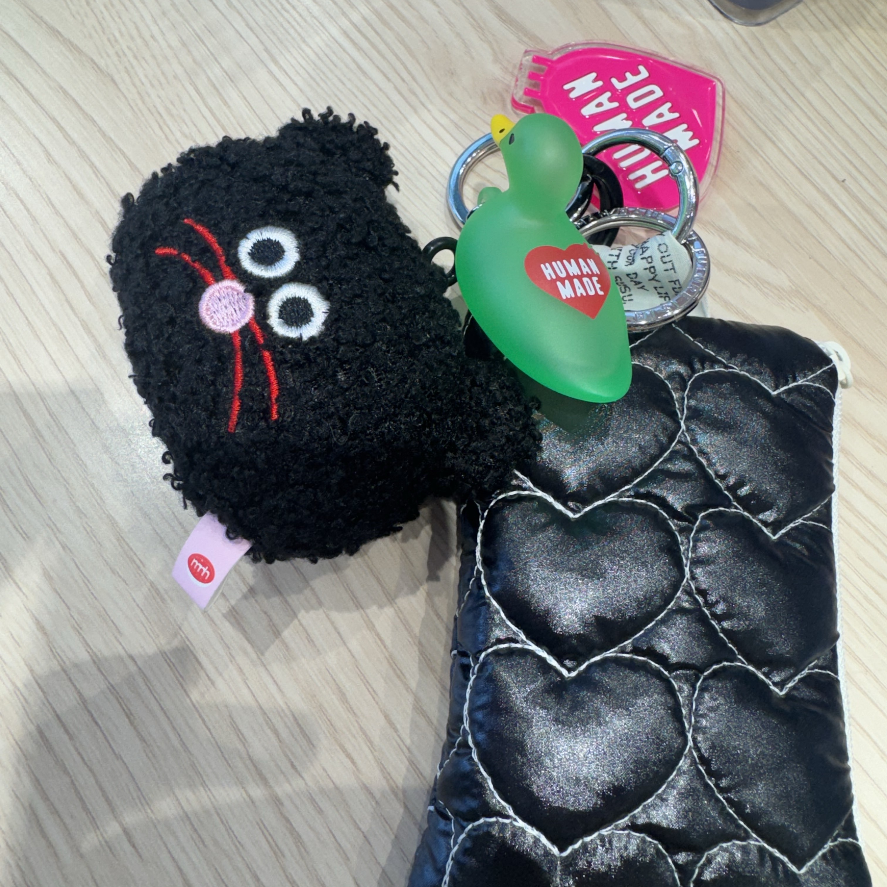 Human Made Duck PVC Key Chain Green, Human Made Acrylic Heart Keyring Pink 착용 스타일