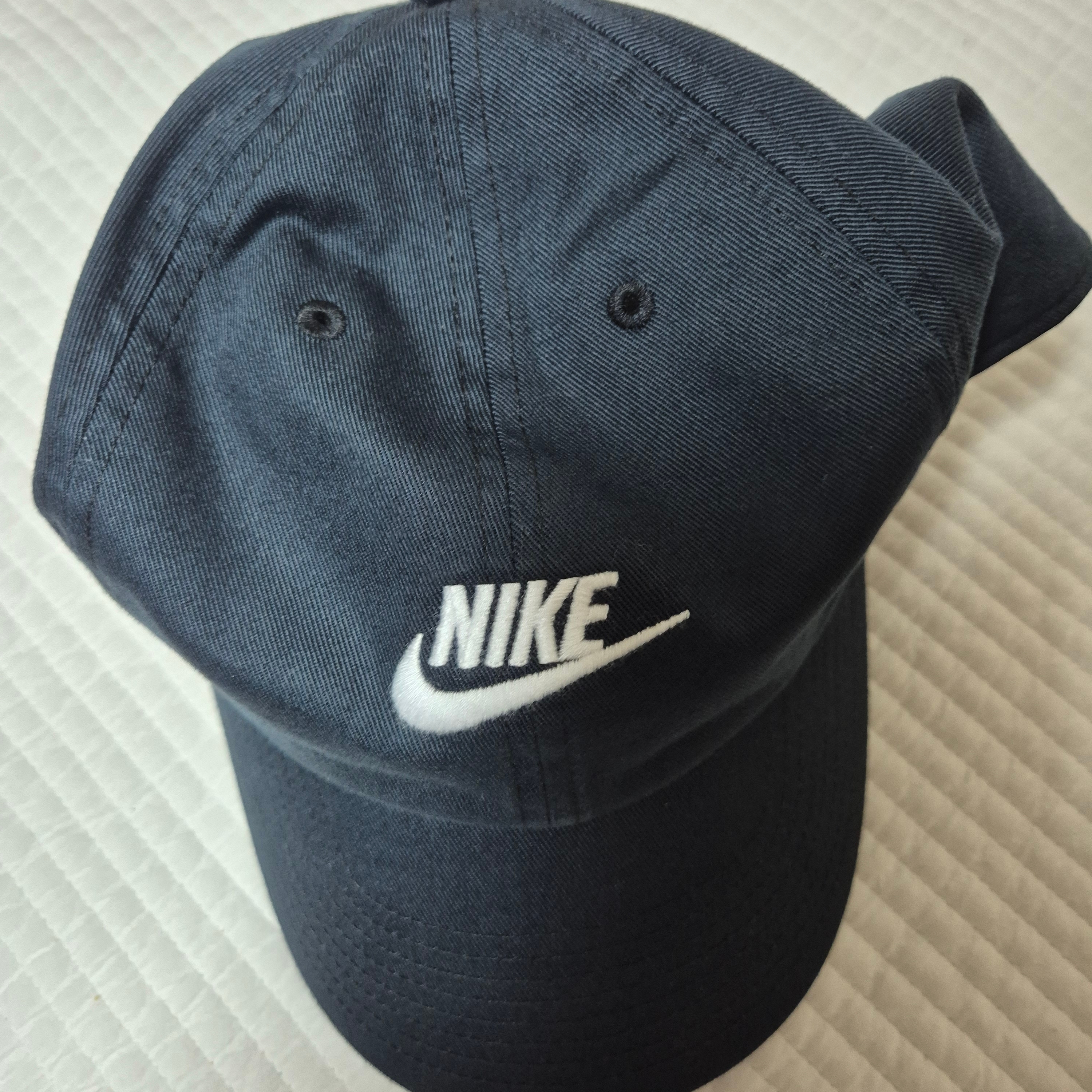 Nike Club Unstructured Futura Washed Cap Black 착용 스타일