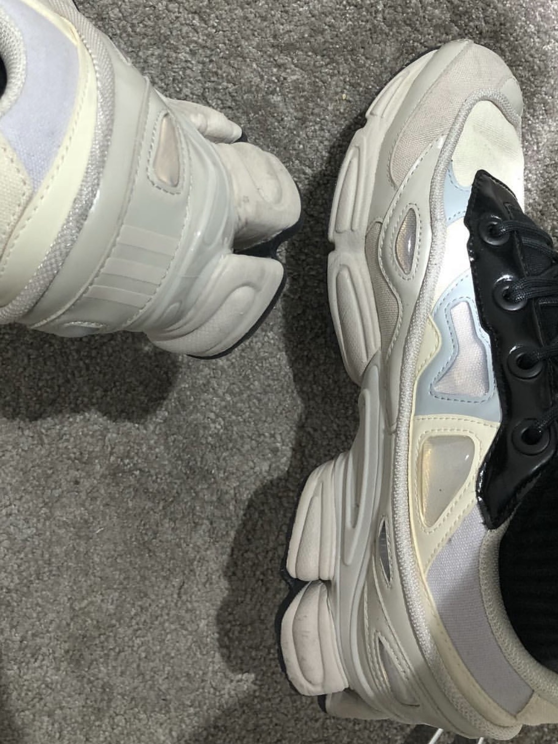 Adidas x Raf Simons Ozweego 3 Cream White Core Black, BAPE College L/S T-Shirt Black 착용 스타일 - 2