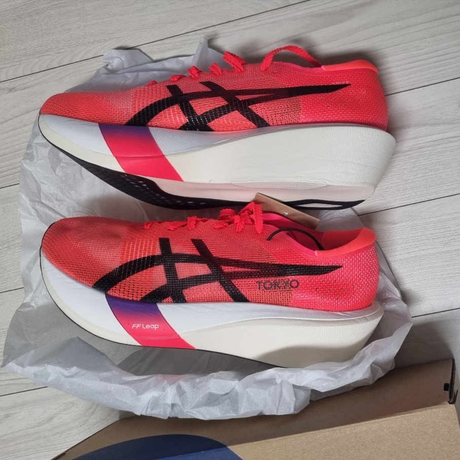 Asics Metaspeed Edge Tokyo Flash Red Black 착용 스타일