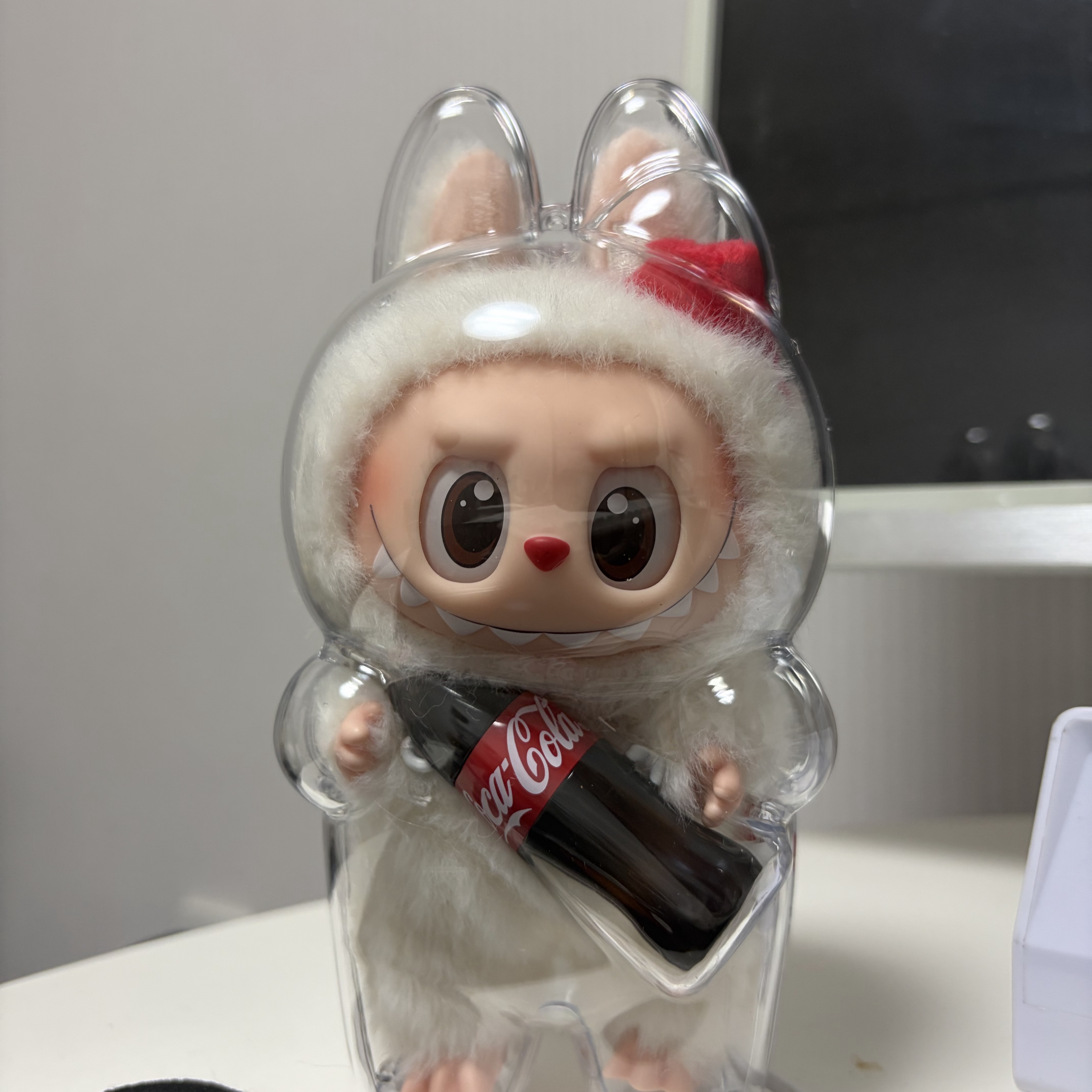 Pop Mart Labubu Coca Cola Series Surprise Shake Keyring (Opened Case) 착용 스타일