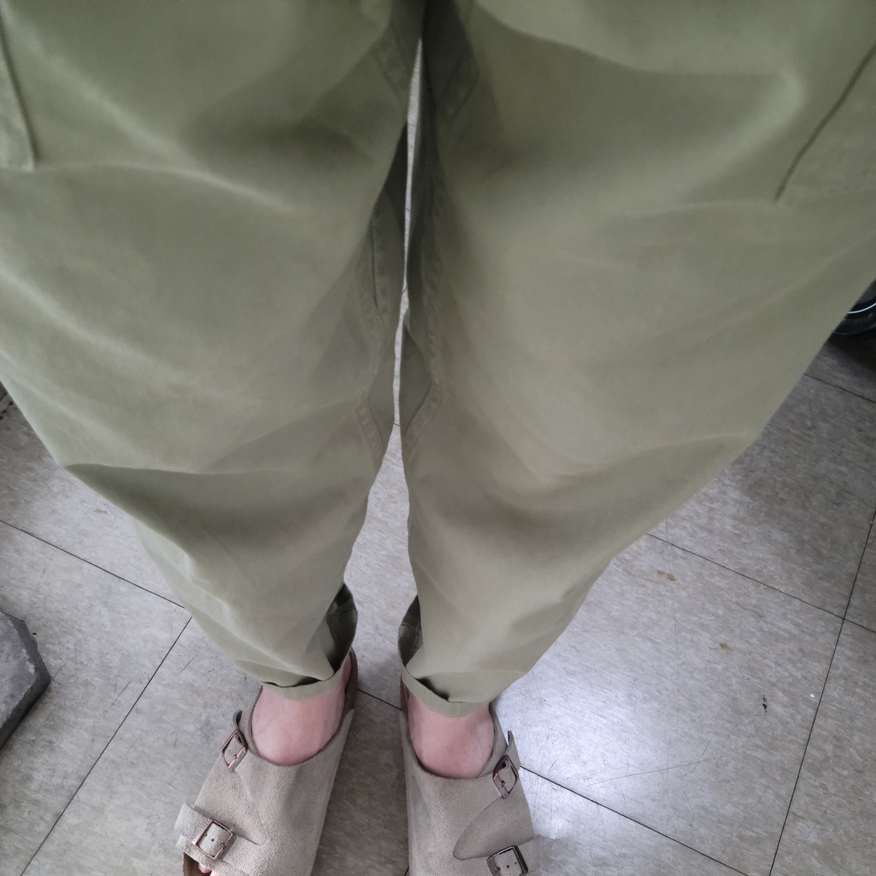 Birkenstock Zurich Suede Leather Taupe - Regular 착용 스타일
