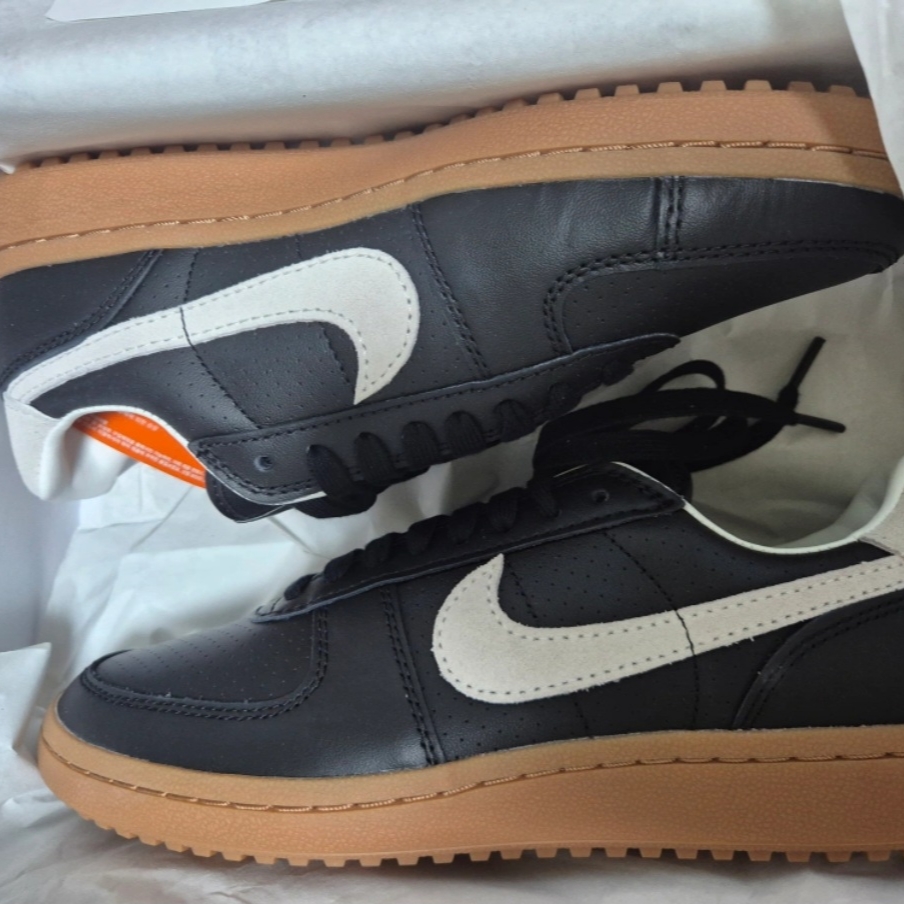 Nike Field General 82 SP Black and Sail 착용 스타일 - 1