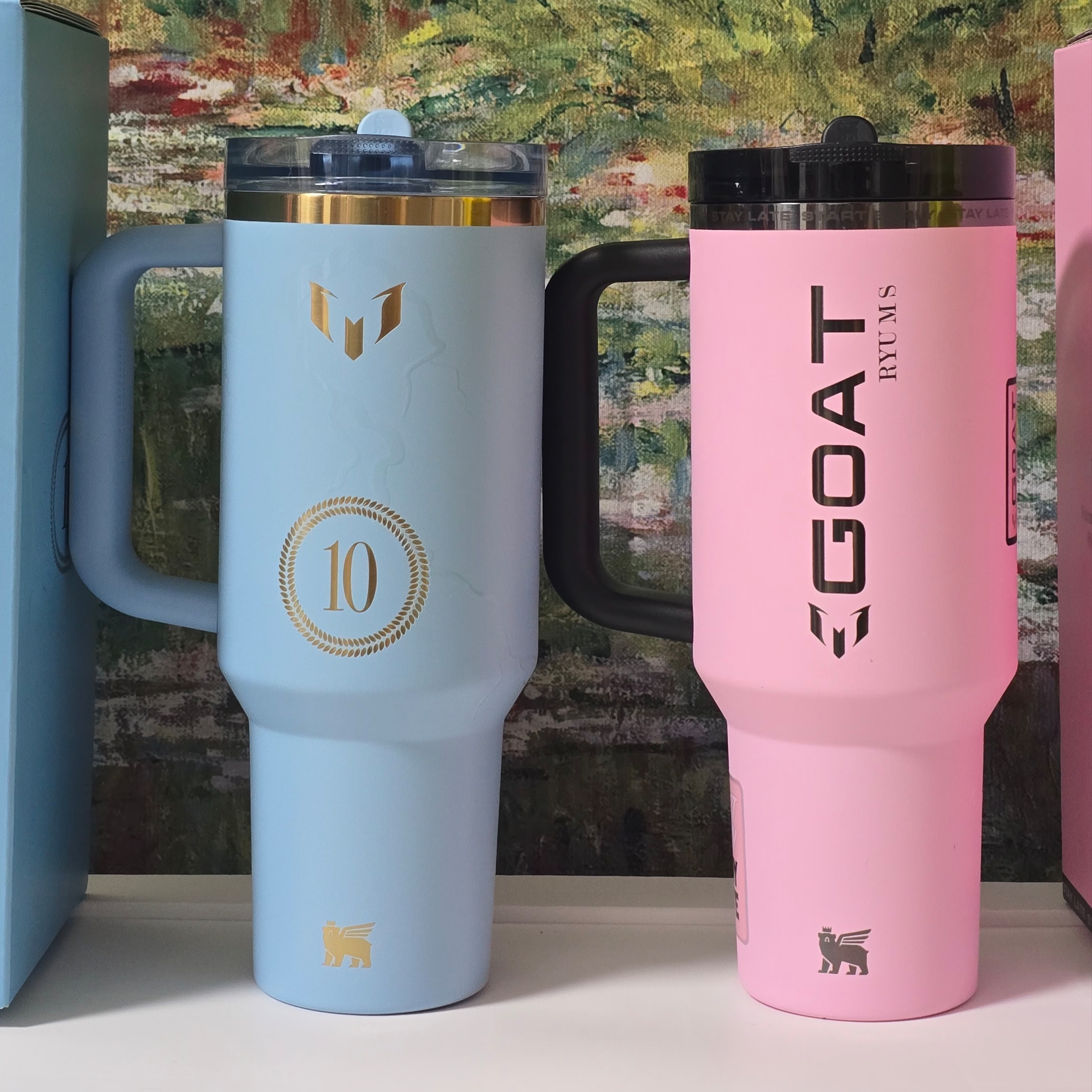 Stanley x Messi 1913 Quencher ProTour Flip Straw Tumbler 1.18L Messi Striker Blue, Stanley x Messi Quencher ProTour Flip Straw Tumbler 1.18L Messi Goat Pink 착용 스타일