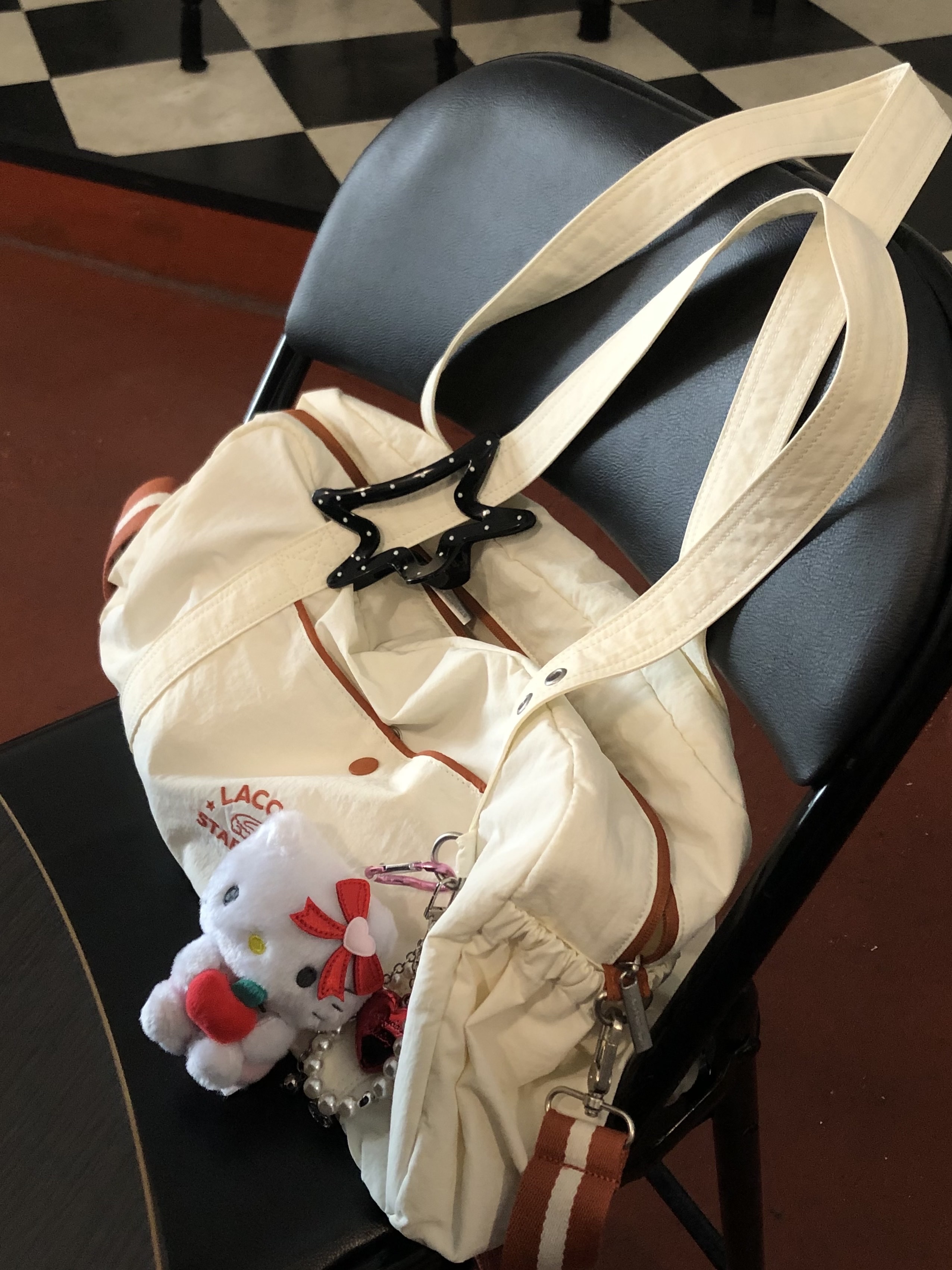 Starbucks x Lacoste Multiple Bag Ivory 착용 스타일