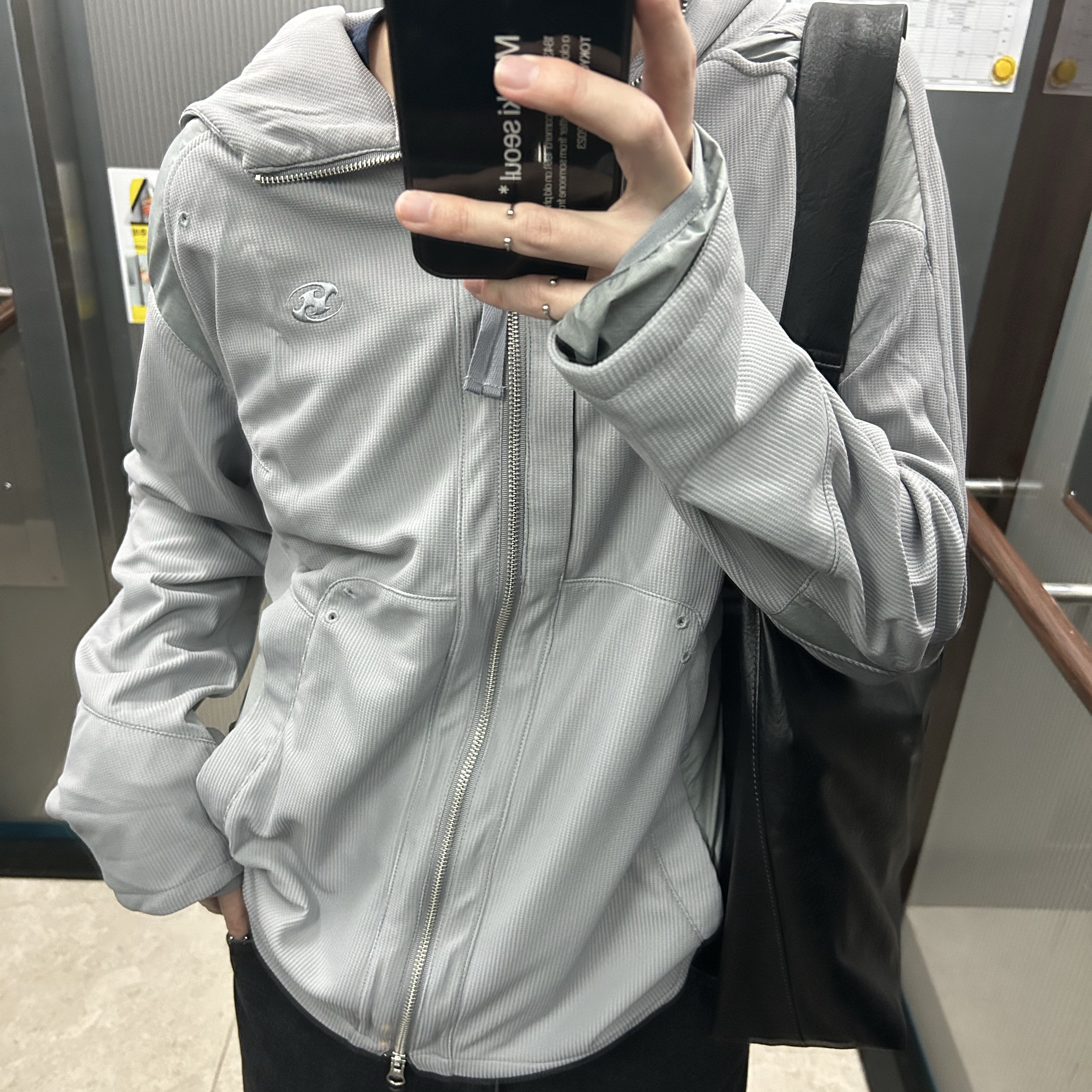 Sansan Gear Dual-Shade Jacket Grey - 25SS 착용 스타일 - 1