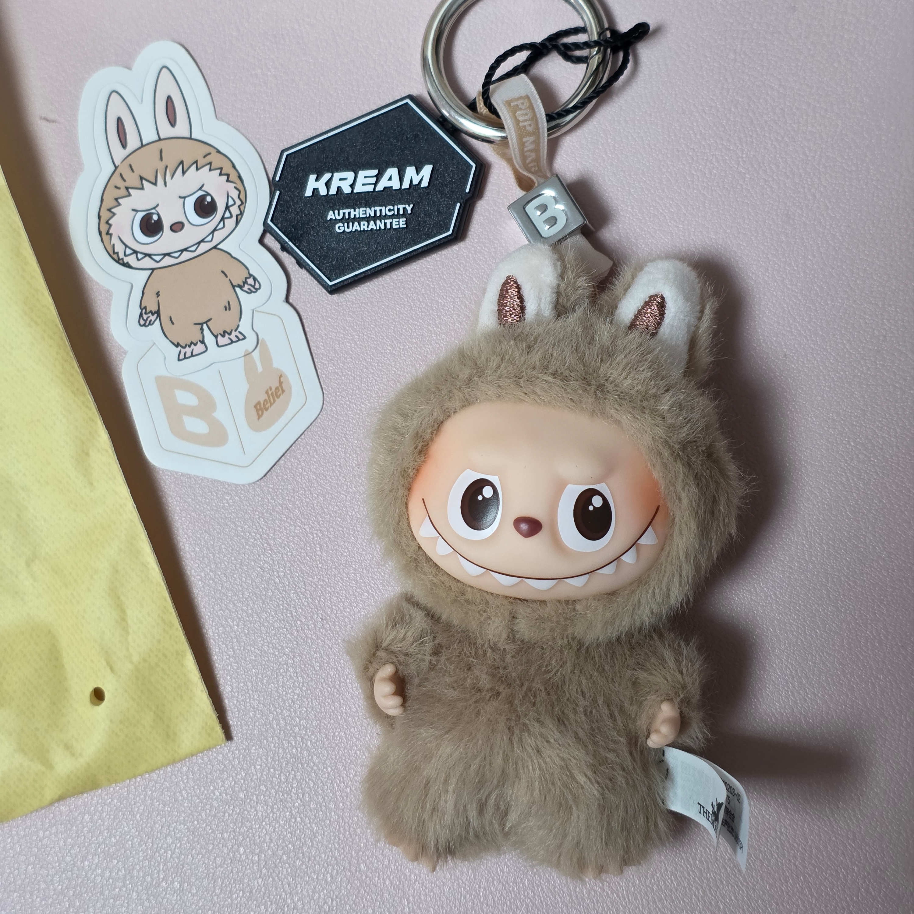 Pop Mart Labubu The Monsters Pin For Love Series Vinyl Plush Pendant (A-M) B (Opened Case), Pop Mart Labubu The Monsters Pin For Love Series Vinyl Plush Pendant Sealed Case (A-M) (1 Blind Box) 착용 스타일