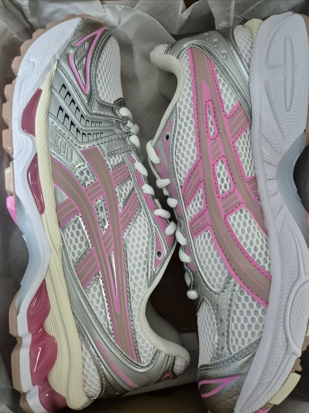 Asics Unlimited Gel-Kayano 14 White Fawn 착용 스타일